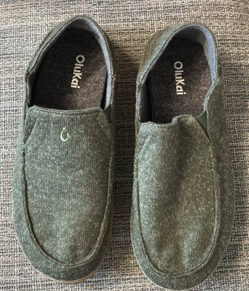 Like New OluKai Moloa Hulu Slippers size Men’s 9