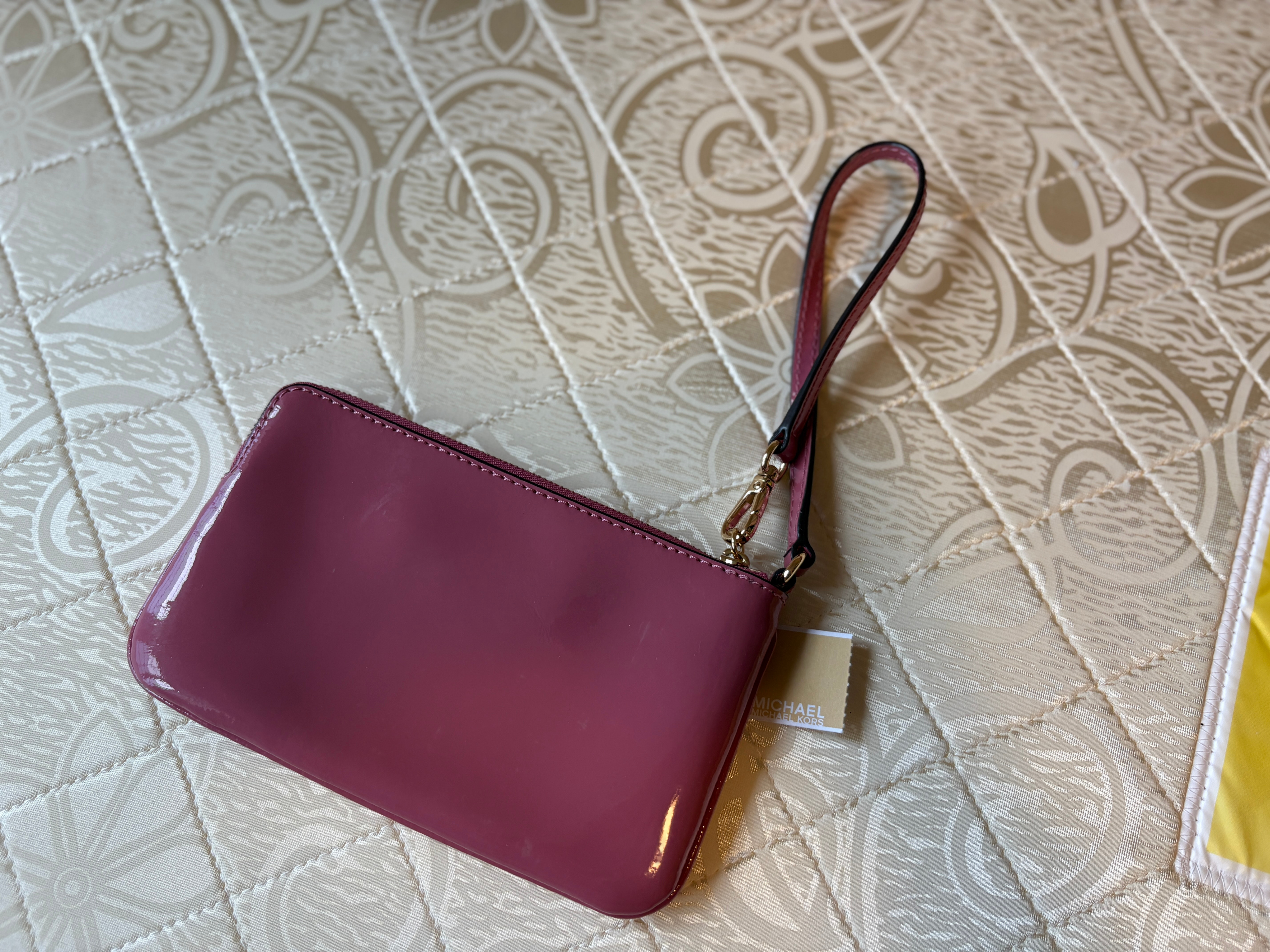 Michael Kors pink patent leather wristlet - photo 2
