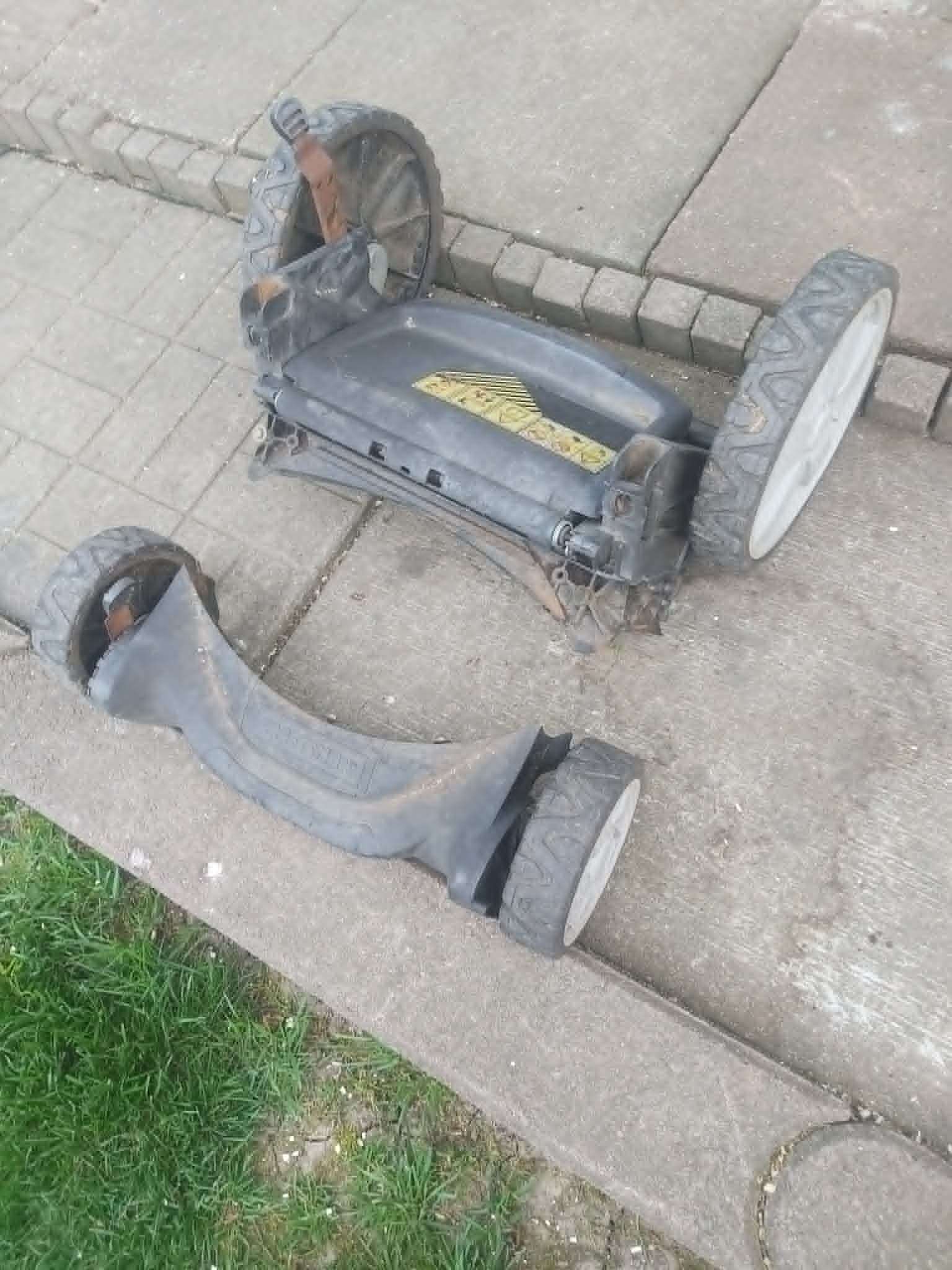 Craftsman Lawn mower Front and back Wheels. - photo 5