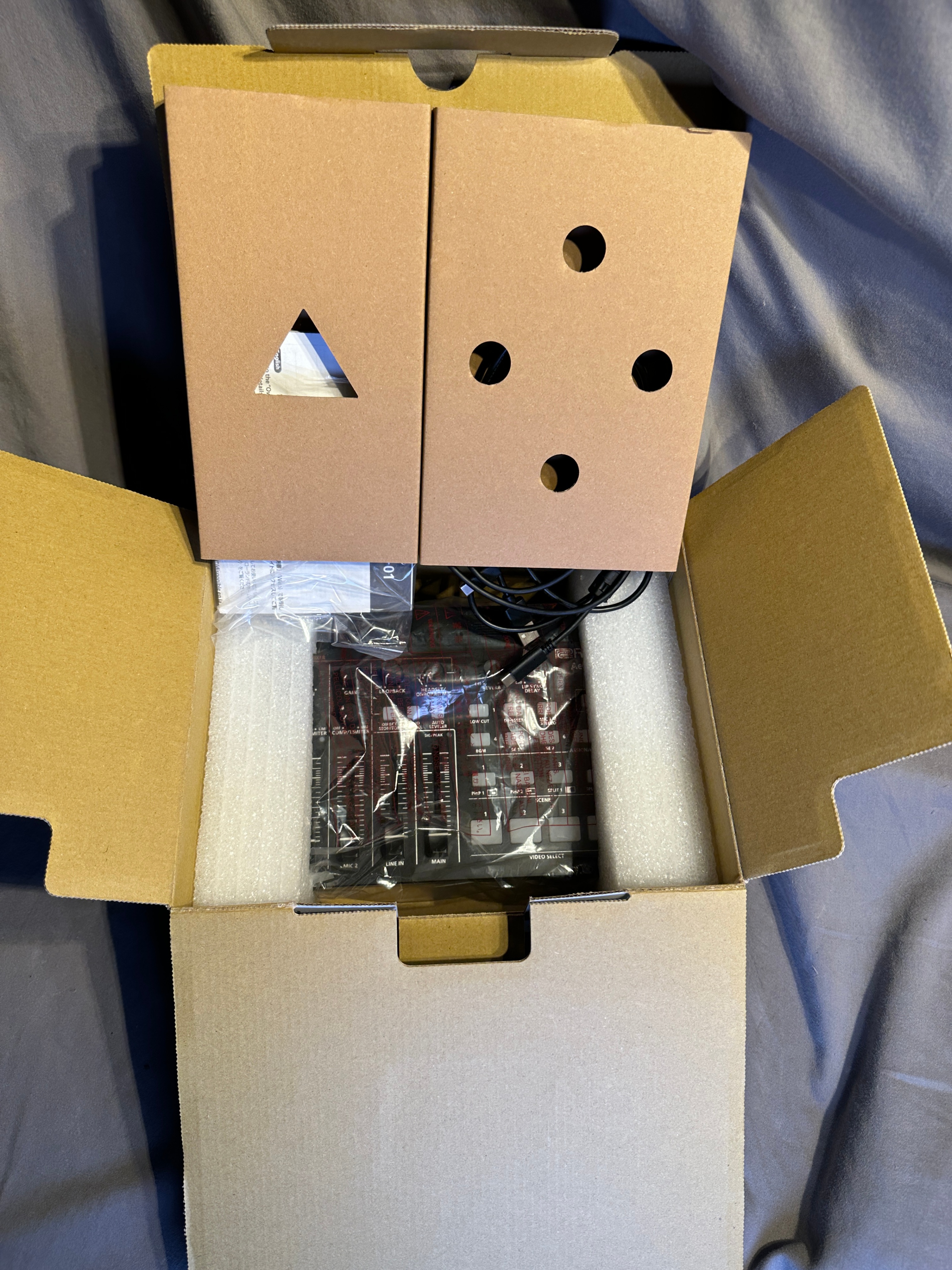 Roland VRC-01 AeroCaster Live Streaming System - photo 3
