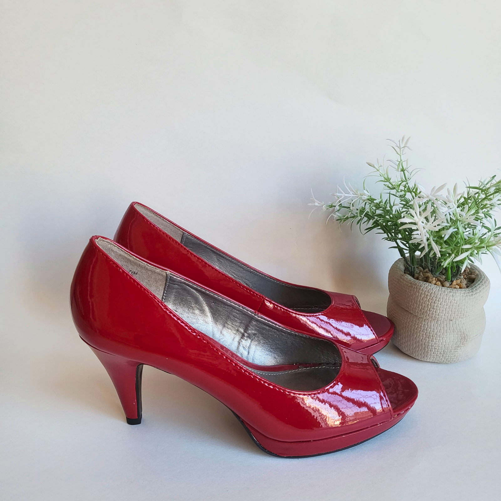 Stunning Bandolino Size 7.5 Red Heels! 👠 - photo 4