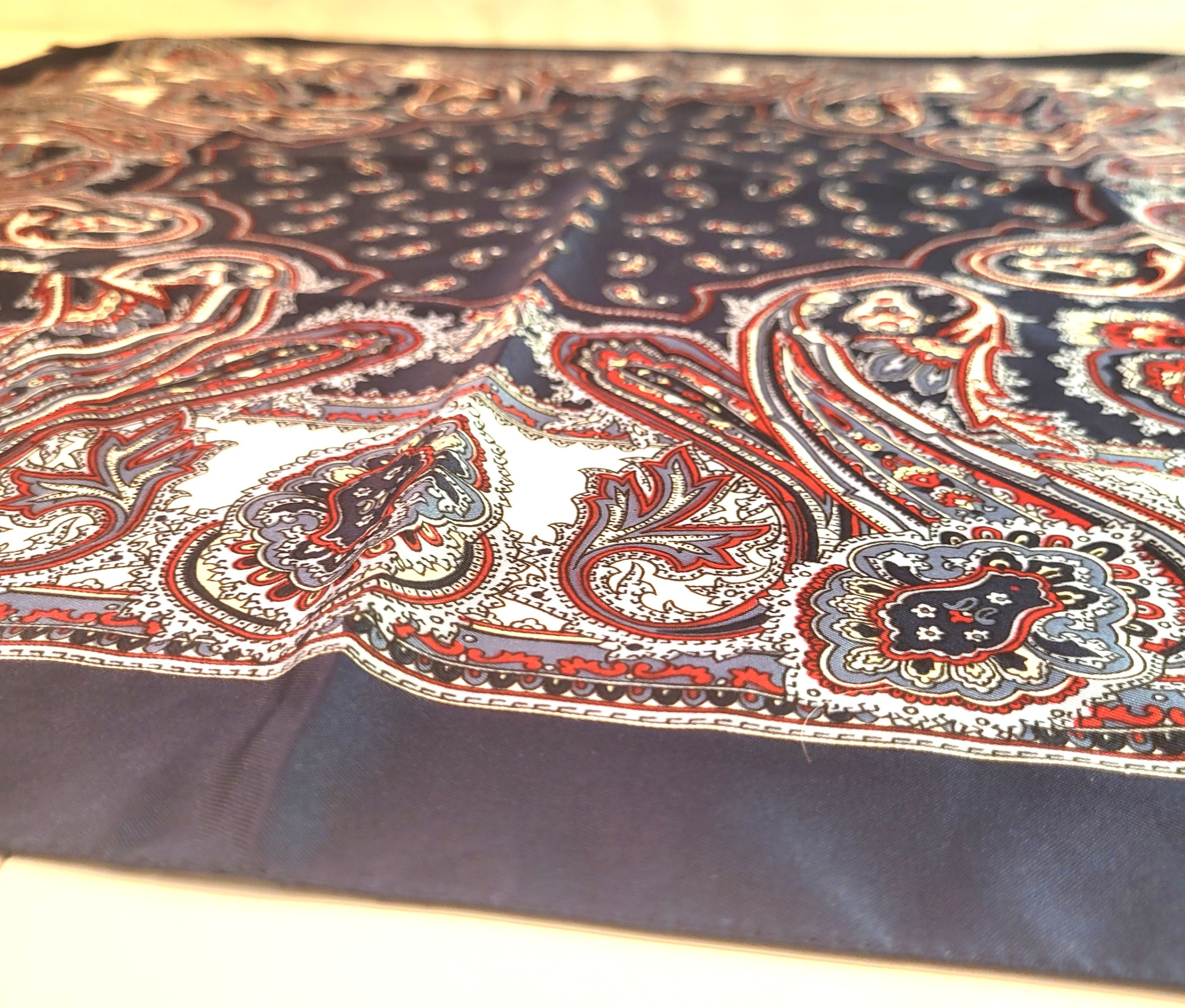 Cinzia Fiori Tie Rack Navy Paisley Square Scarf Circa 1990s 30" - photo 5