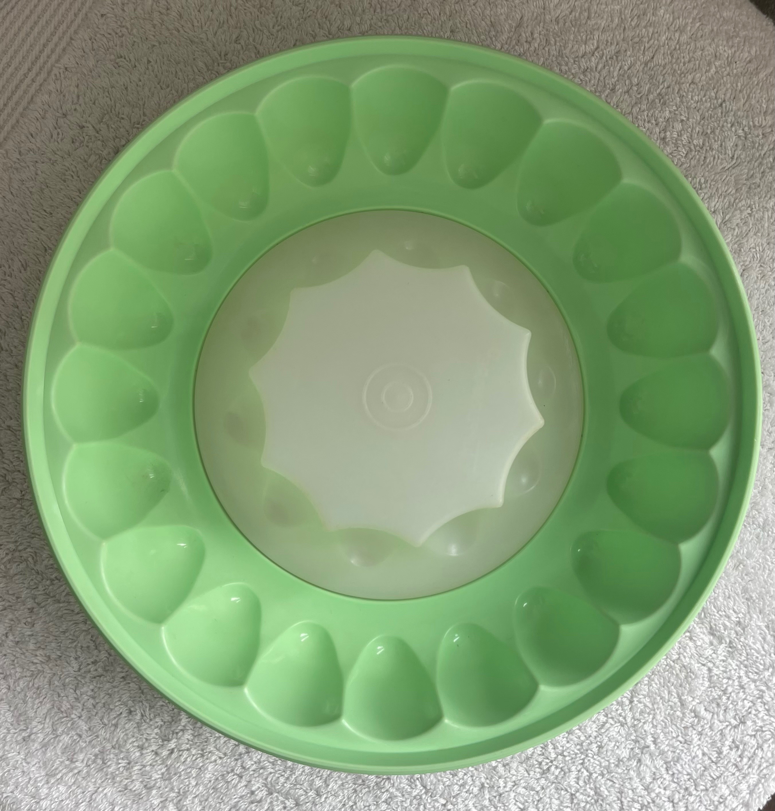 Vintage 1960s Tupperware Mint Green Jello Mold + Original Insert - photo 2