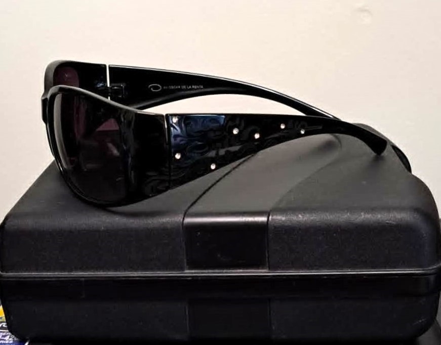 Authentic Oscar de la Renta Y2K Luxury Rhinestone OS Sunglasses - photo 3