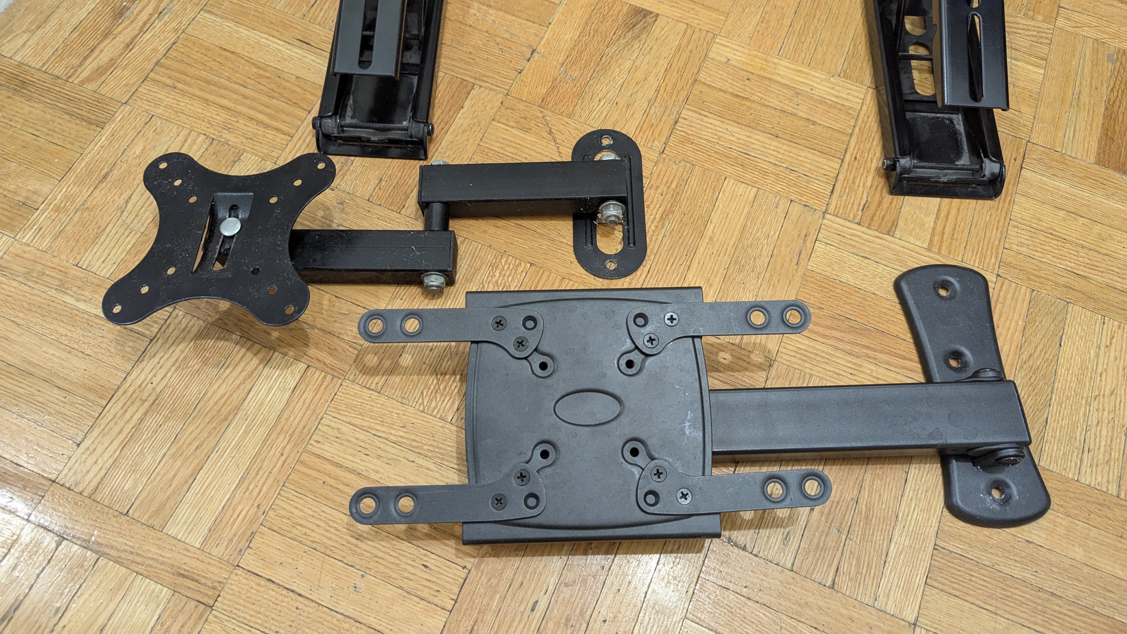 Sold as is TV Wall Mount WITHOUT SCREWS/INSTALLATION KIT - photo 3