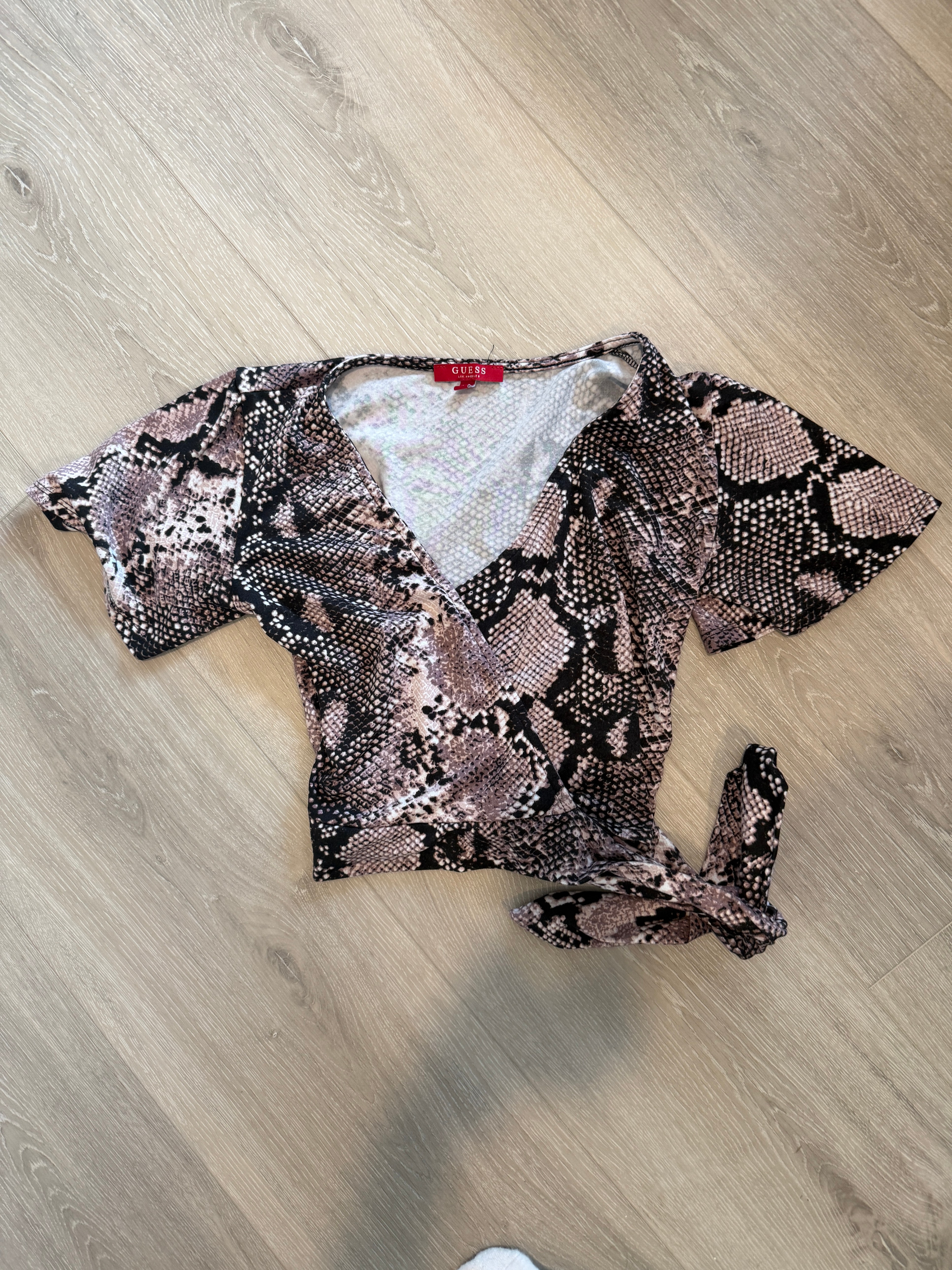 Guess pink snakeskin wrap cropped top - photo 2