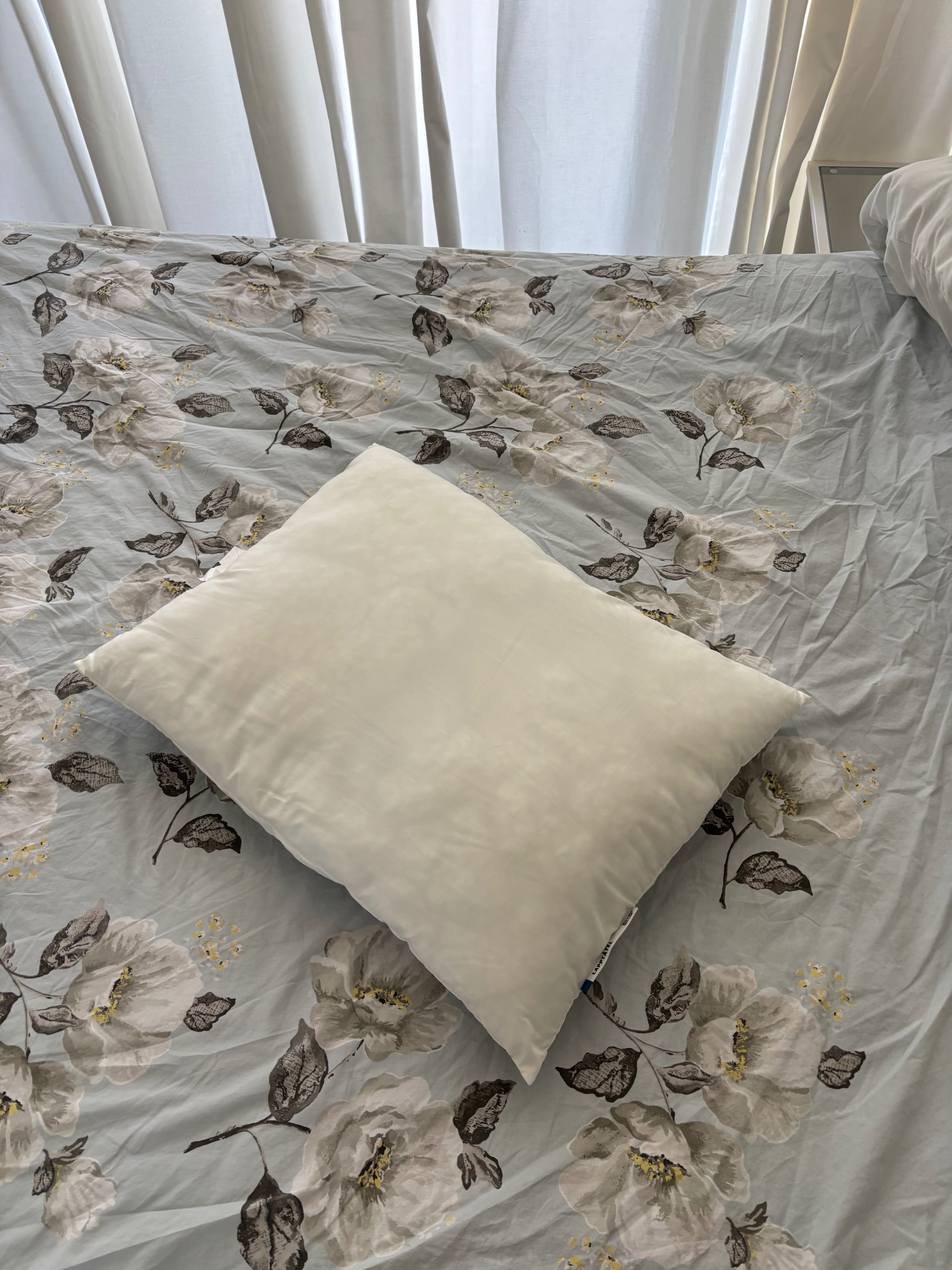 Ikea pillow barely used - photo 4