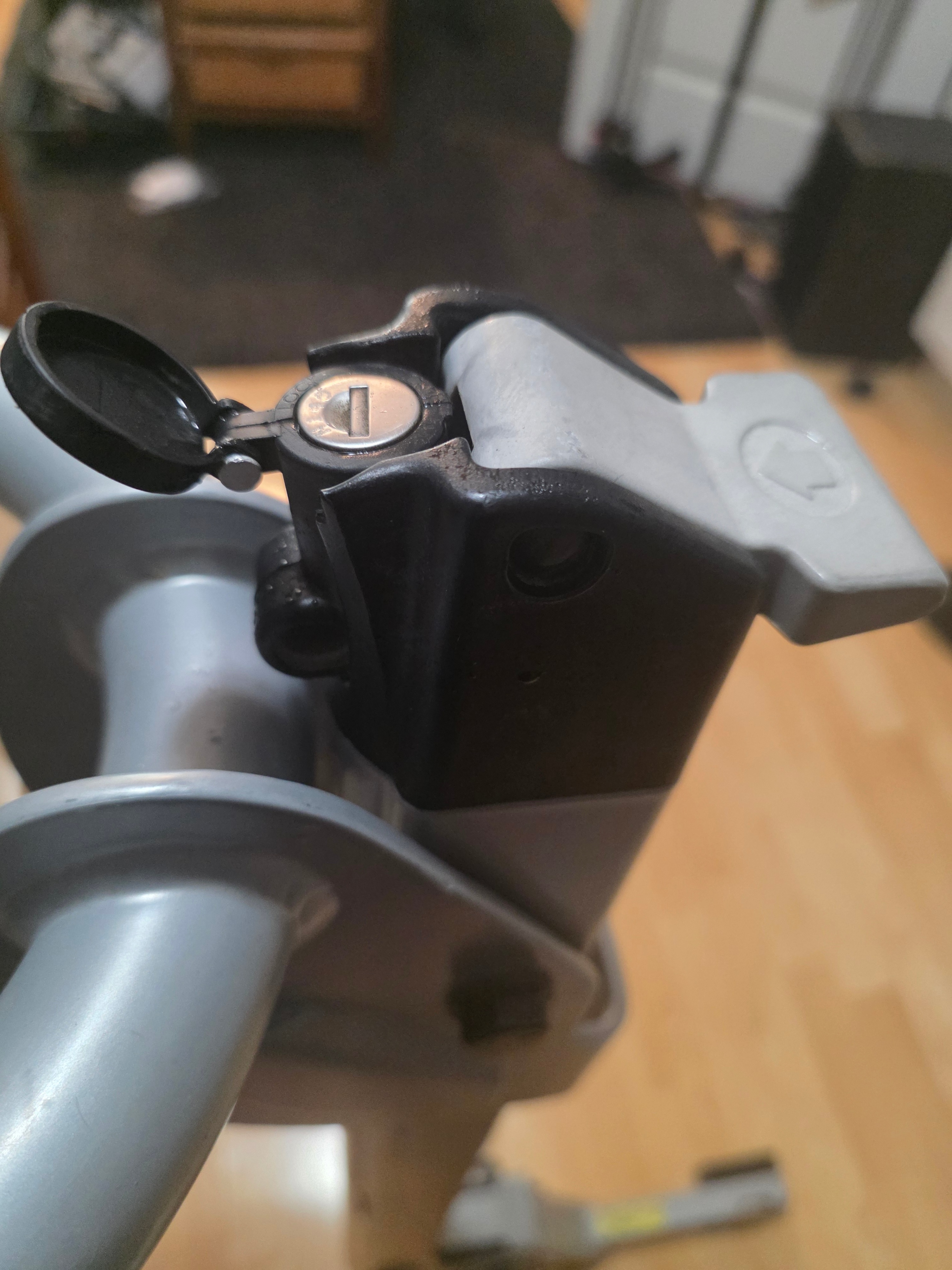 Thule 2 bike rack locking cable and knob - photo 2