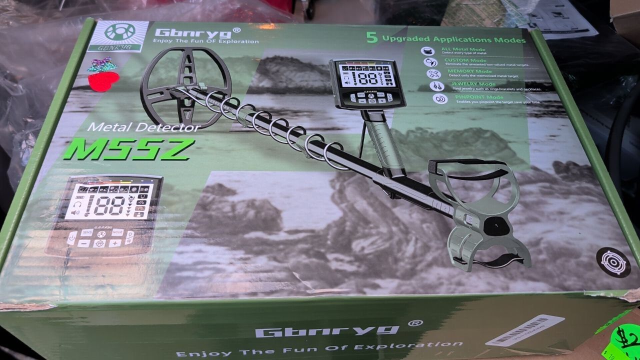 Brand New GBNRYG Metal Detector - Perfect for Outdoor Treasure H