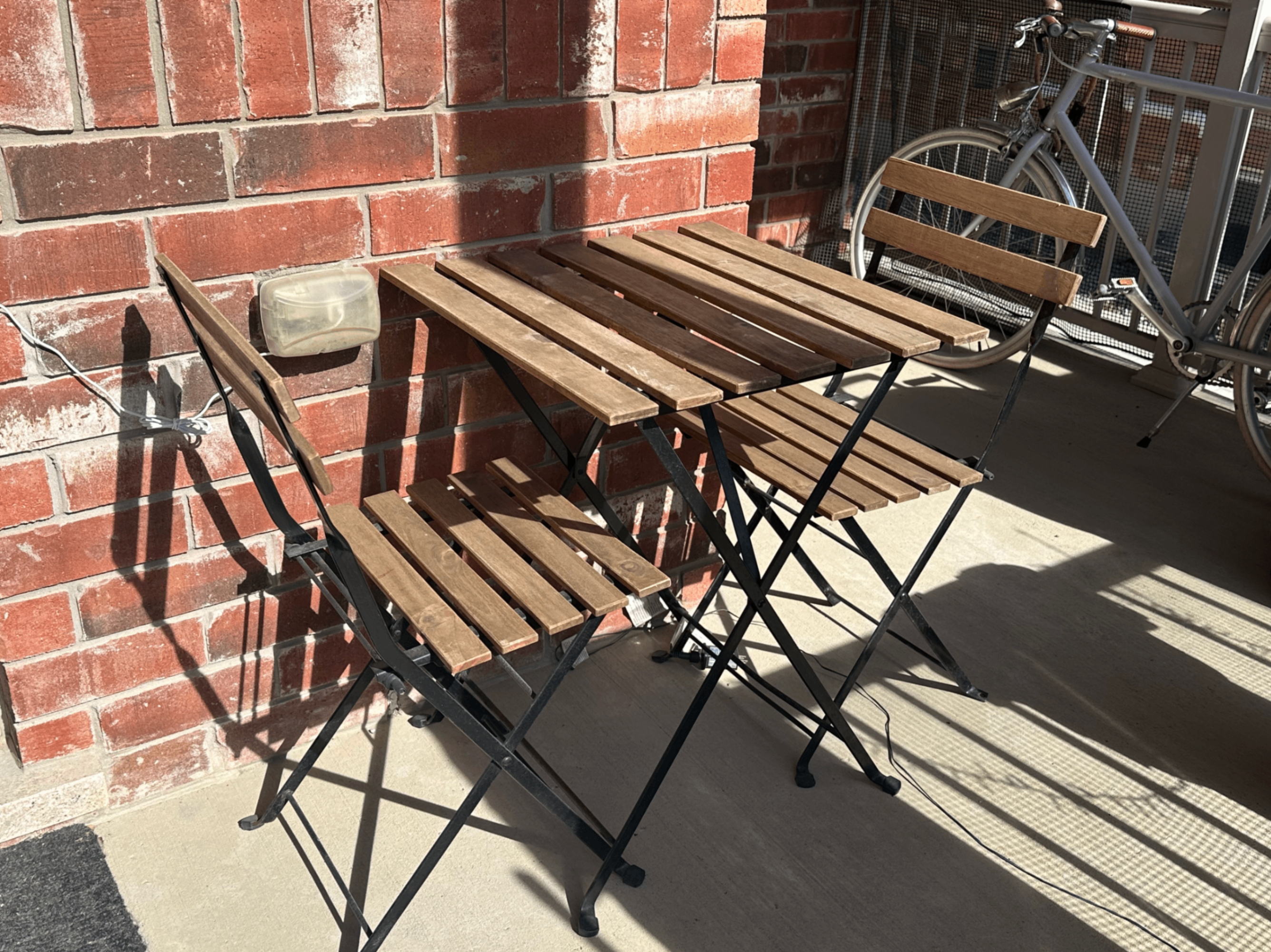 IKEA patio set - 1 table + 6 foldable chairs