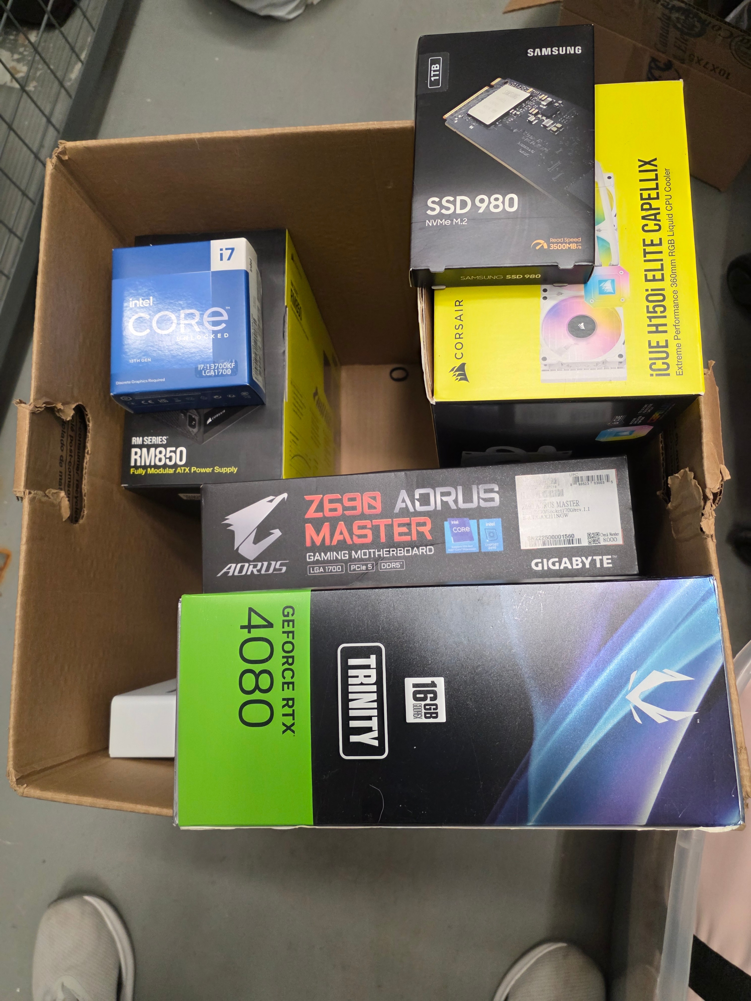 RTX 4080 Ultimate Gaming Setup - PC, Monitor, Keyboards, DAC - photo 2