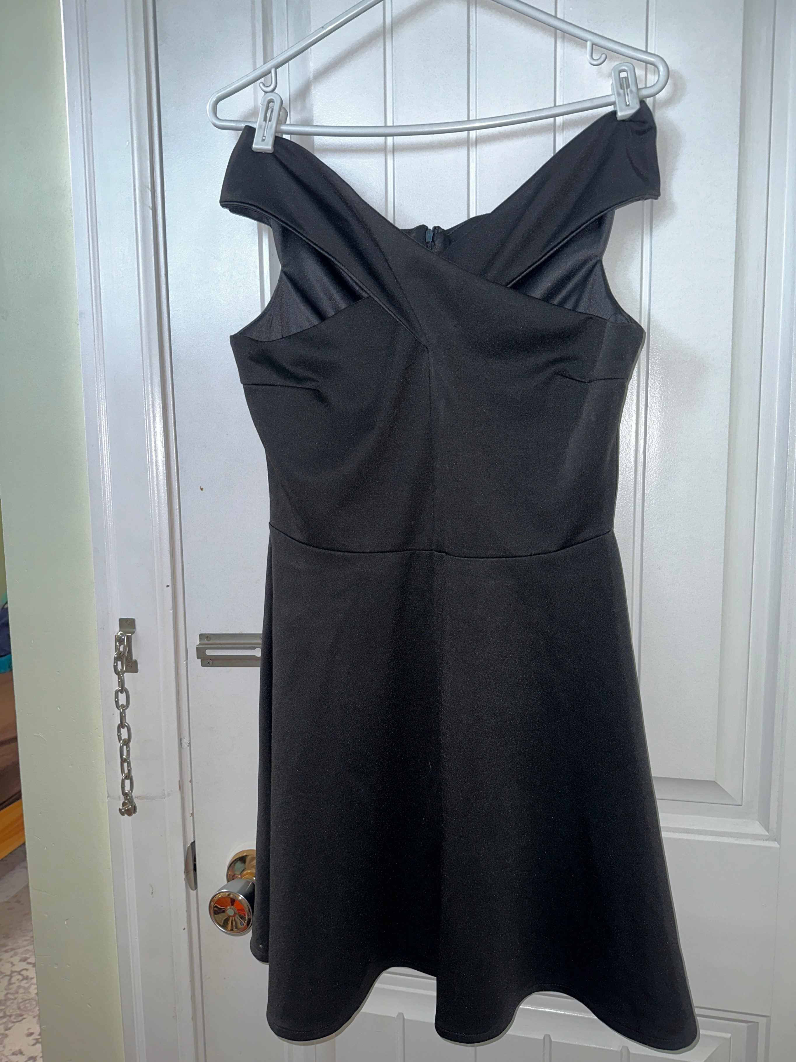 [new] Mags - Black Off-Shoulder Halter Dress - photo 2