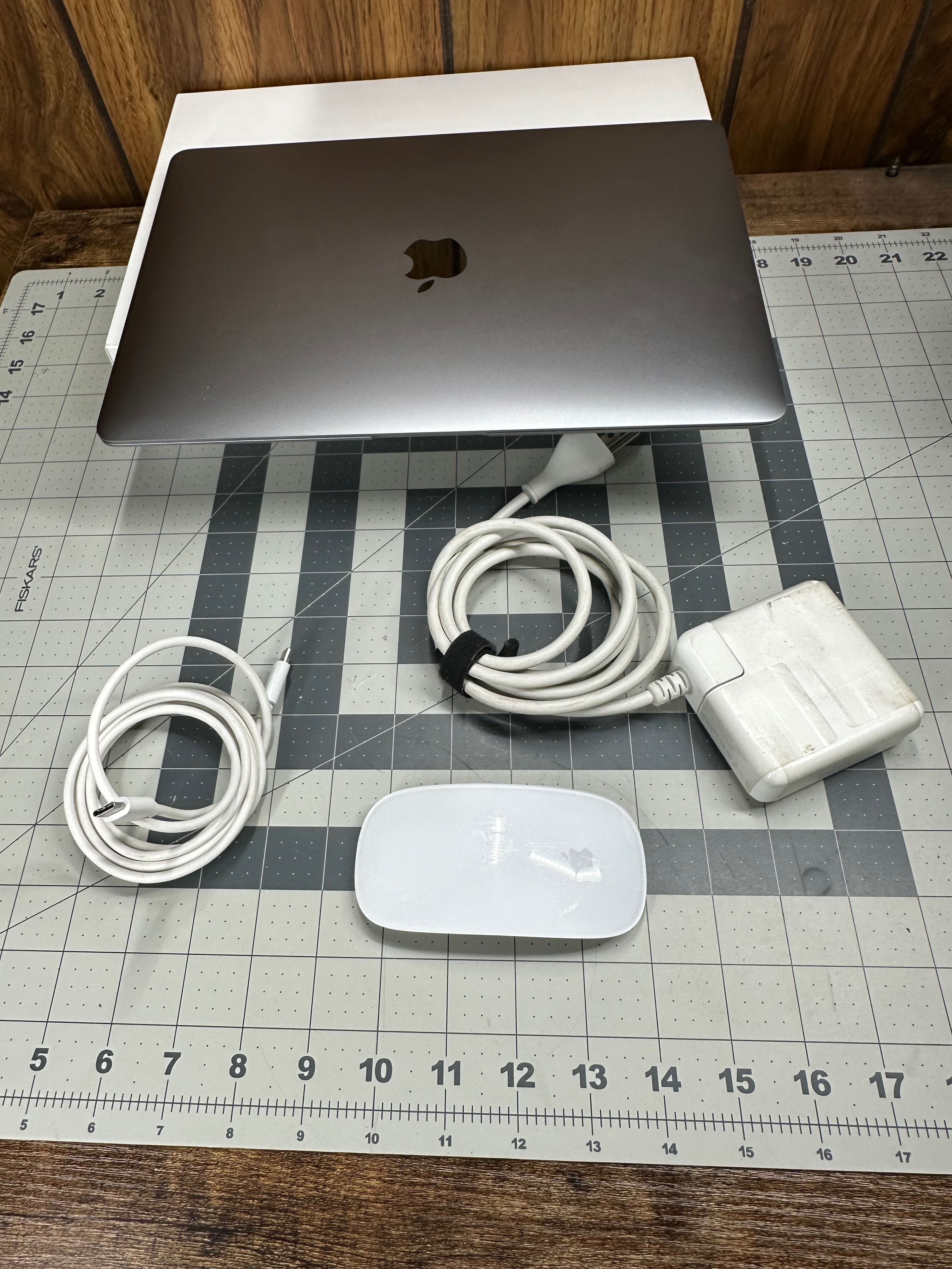 2020 Macbook Air + Magic Mouse