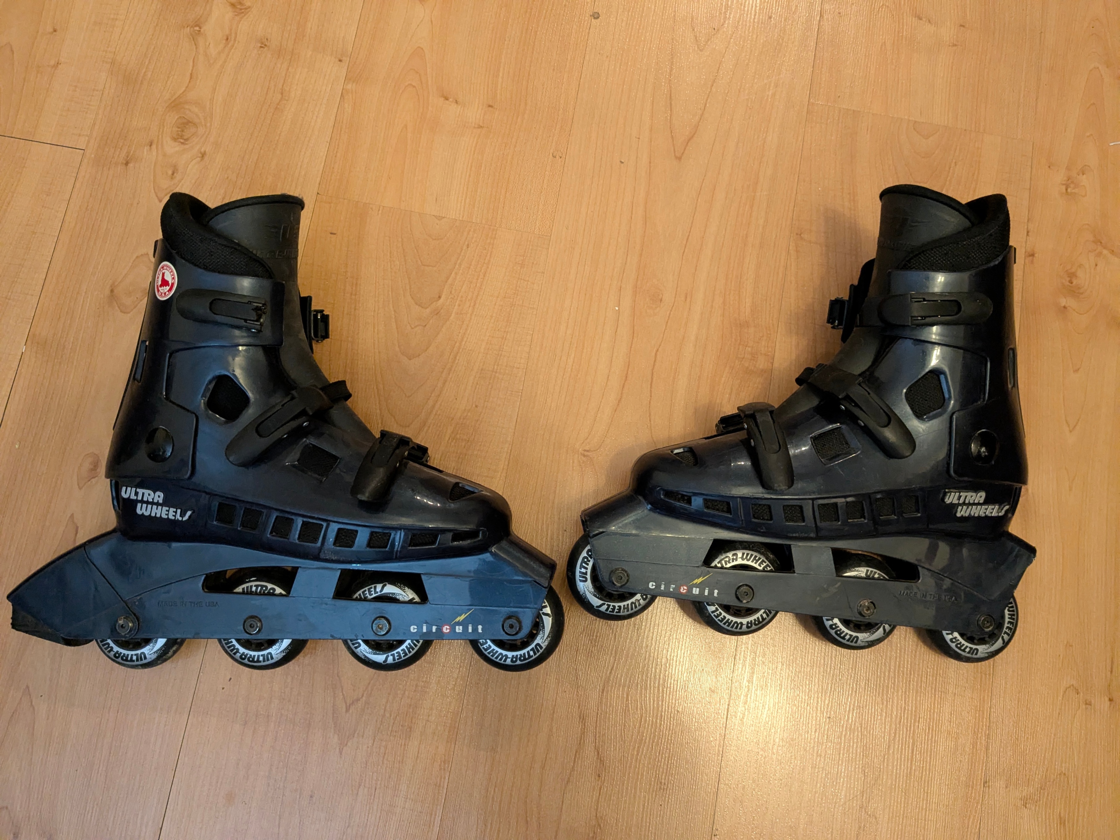 Free: Rollerblades size 8 (need new straps) READ AD