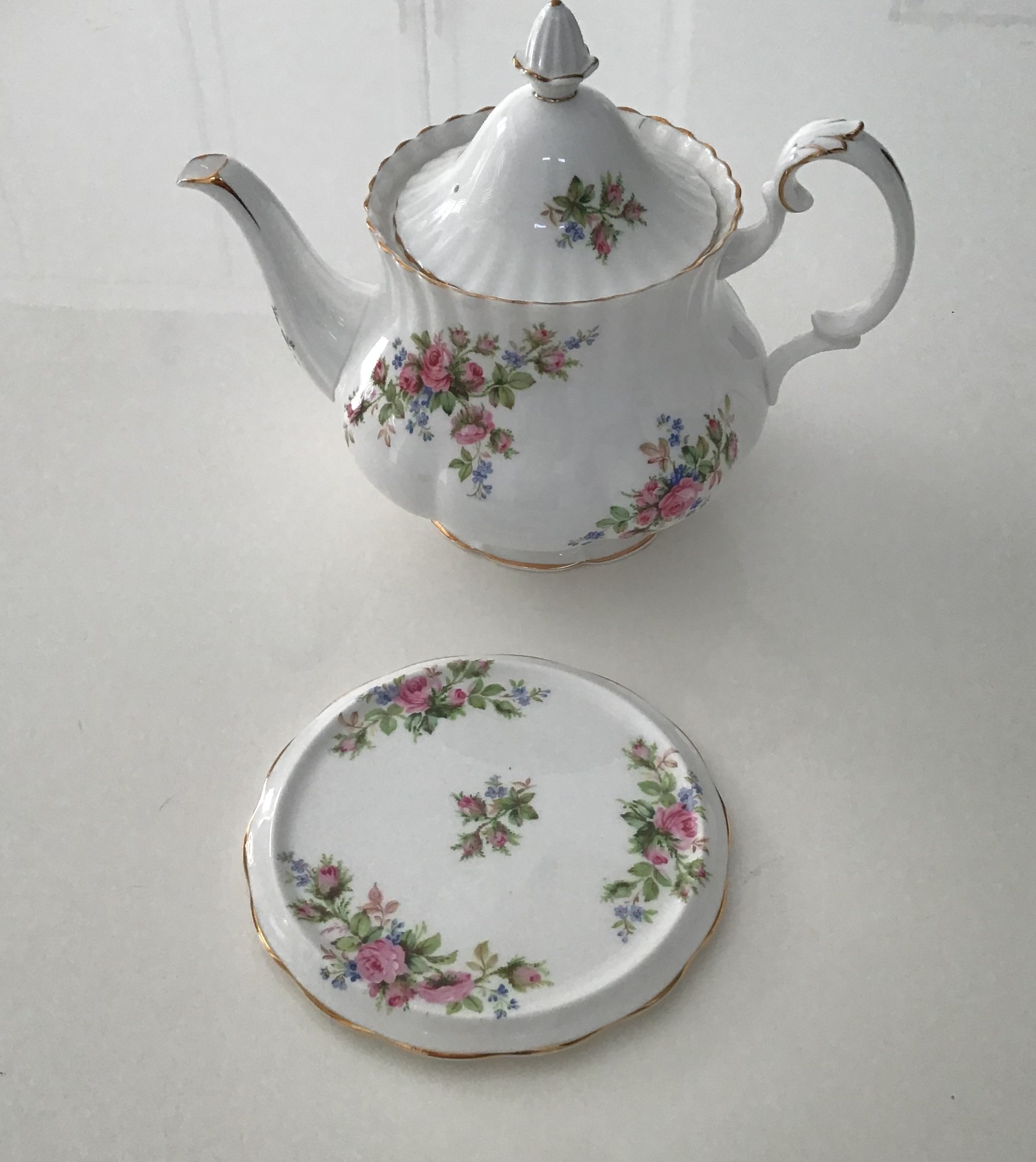 ROYAL ALBERT SET-TEAPOT, TRIVET, CUPS, SAUCERS - photo 2