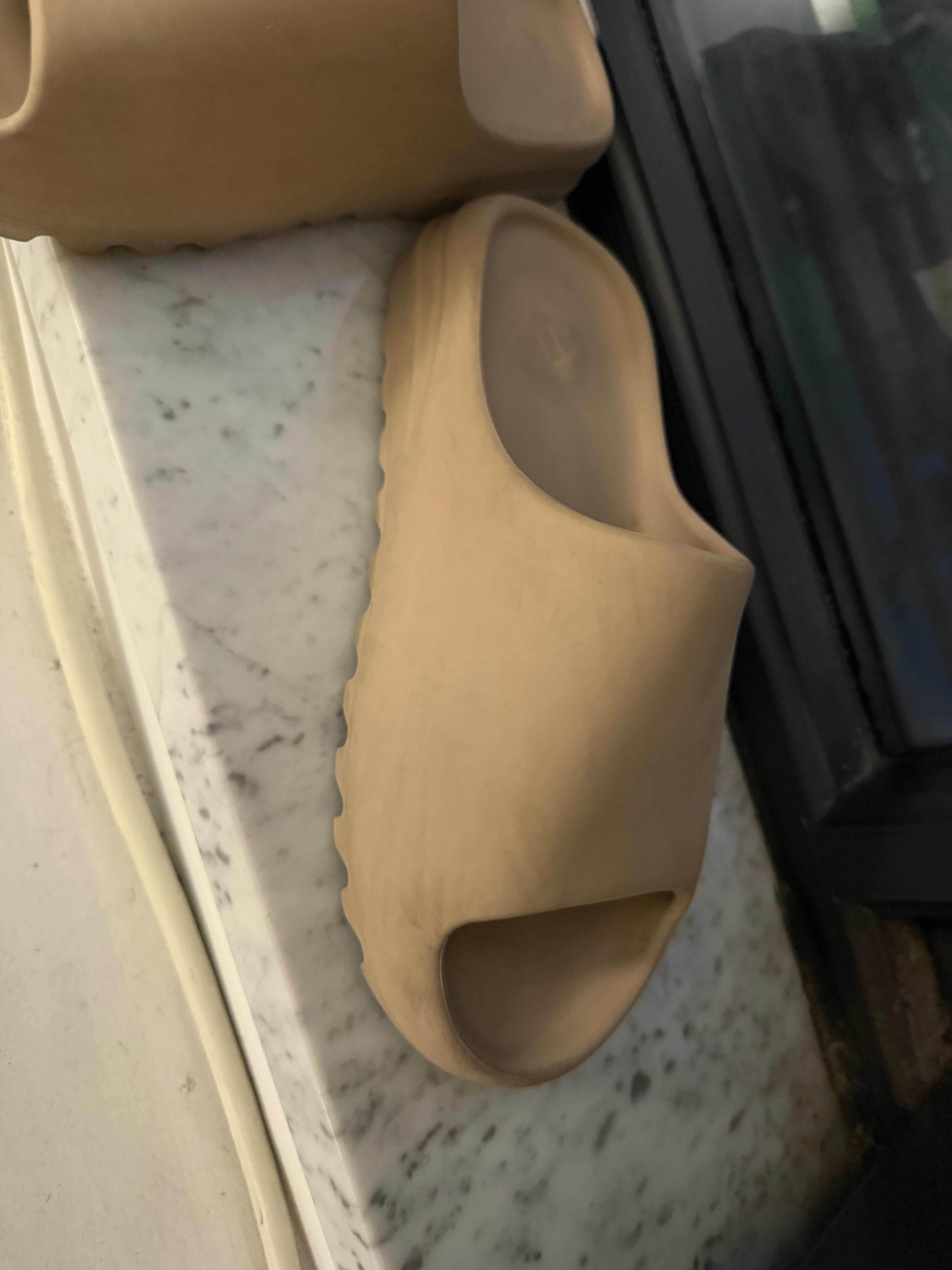 Yeezy slides - photo 4