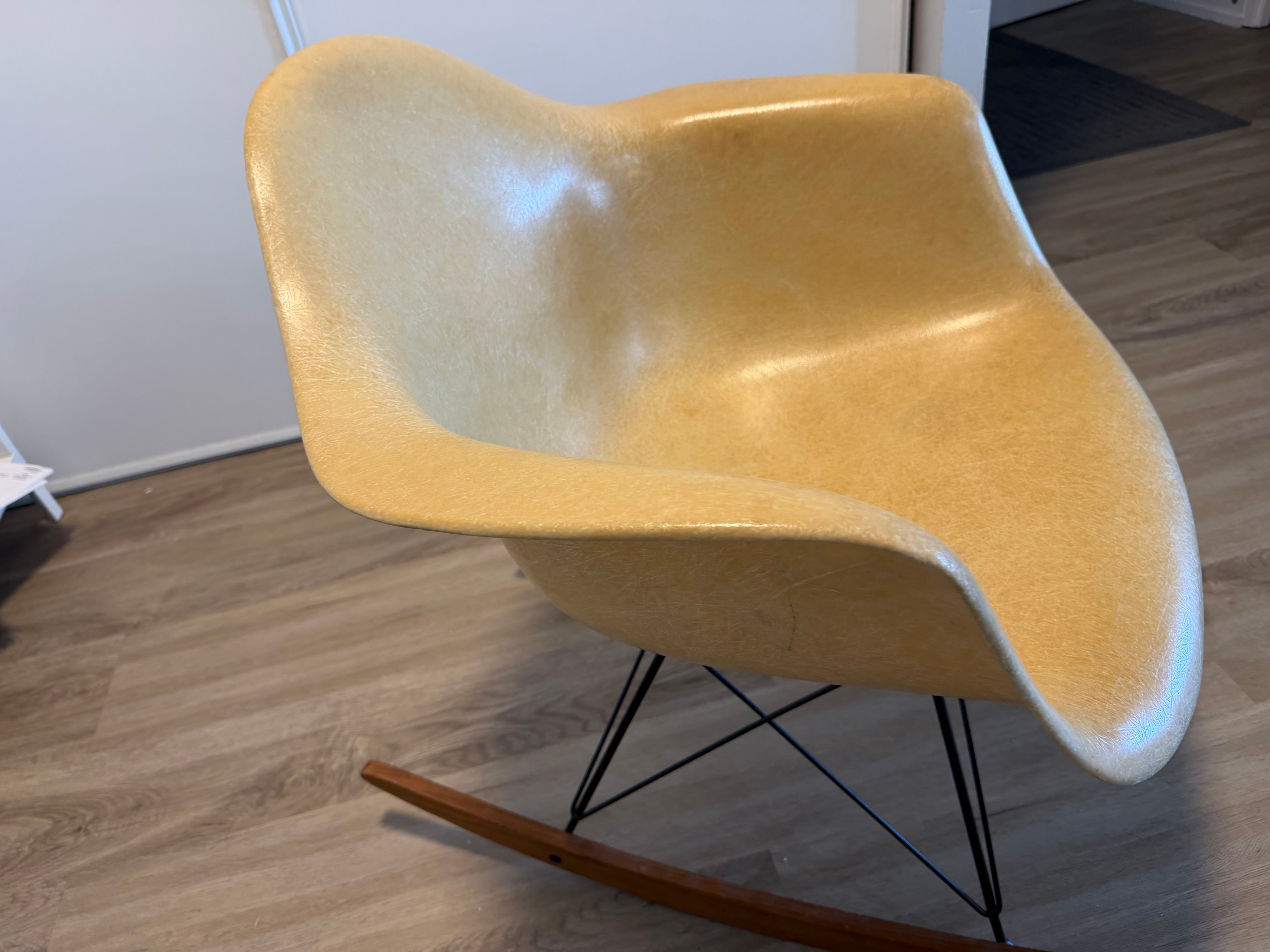 Eames | Herman MIller 1950s Armshell Rocking Chair - photo 3