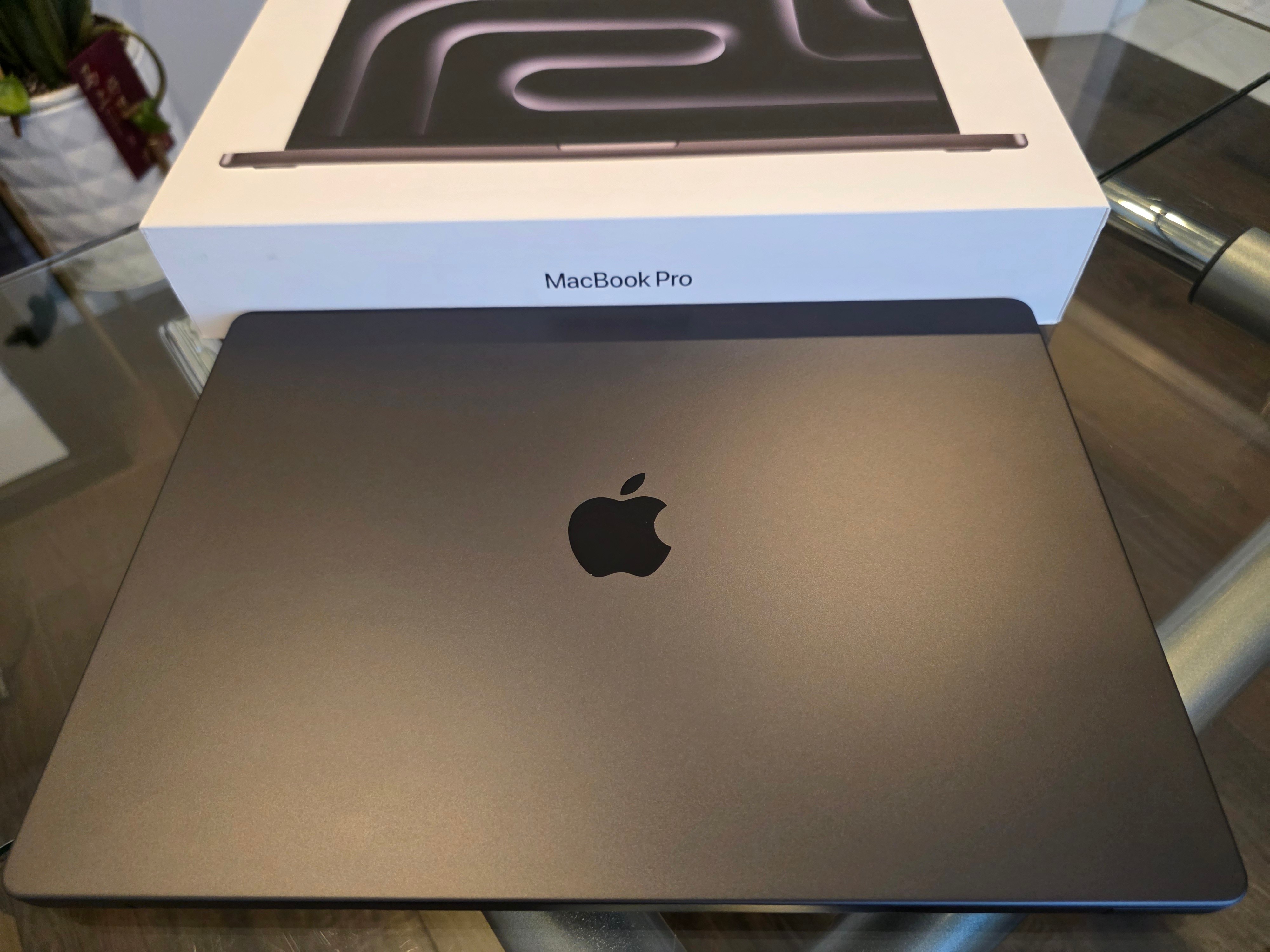 Macbook Pro 16 - M4 Pro - 24GB RAM / 512GB SSD - 100% Battery
