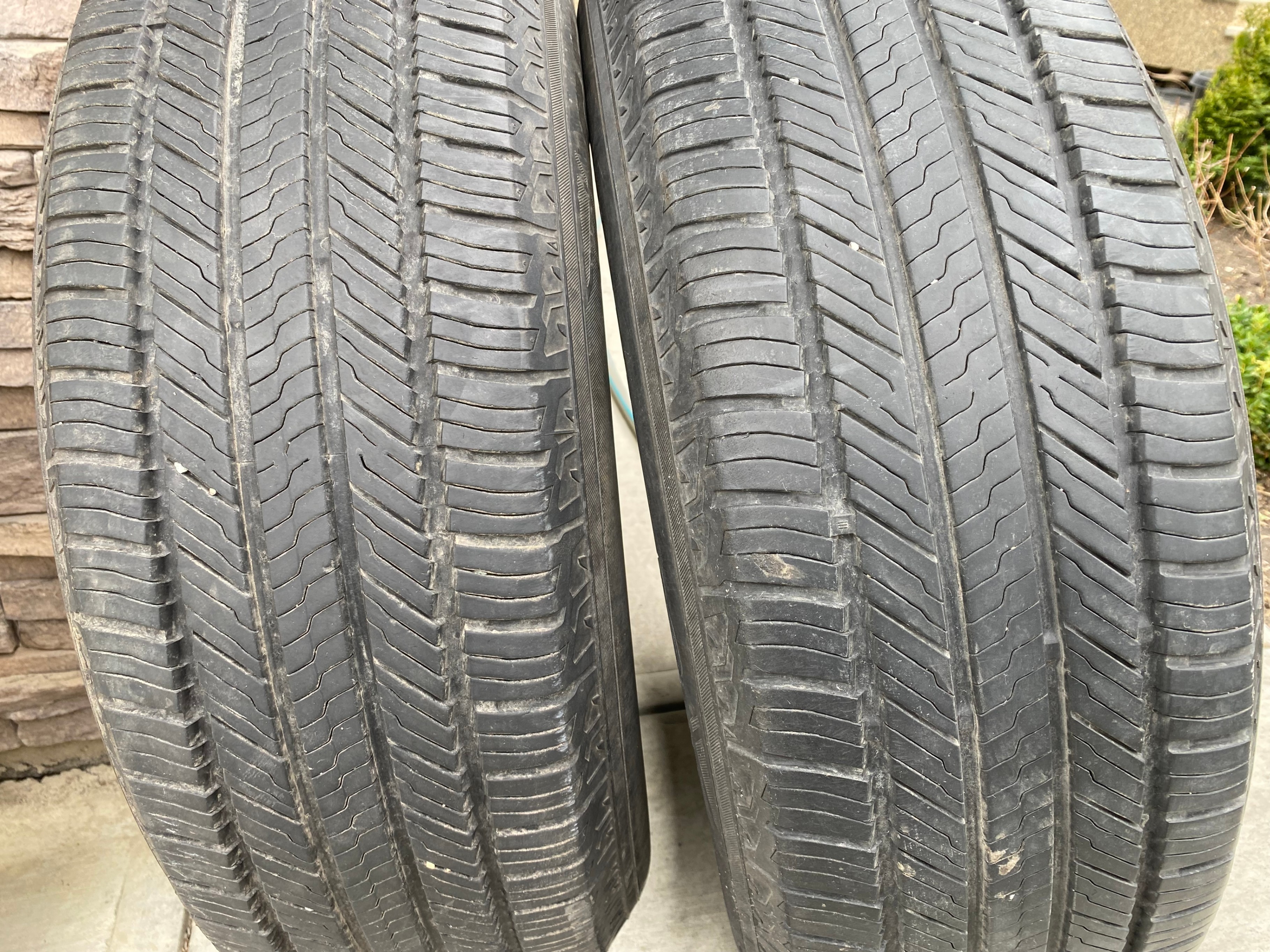 235 65 R18 – Pair of YOKOHAMA All-Season Tires (235 65 18)– $160 - photo 5