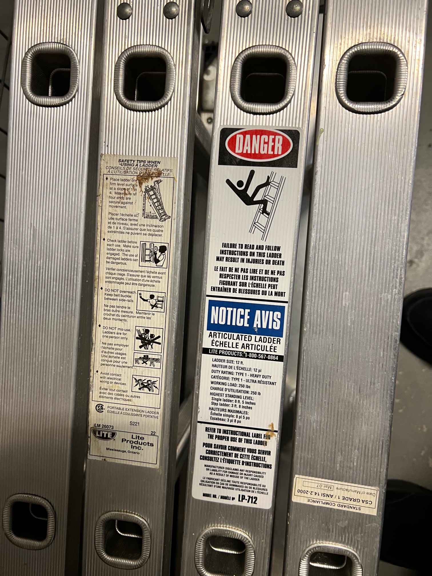 12 Ft Articulating aluminum ladder