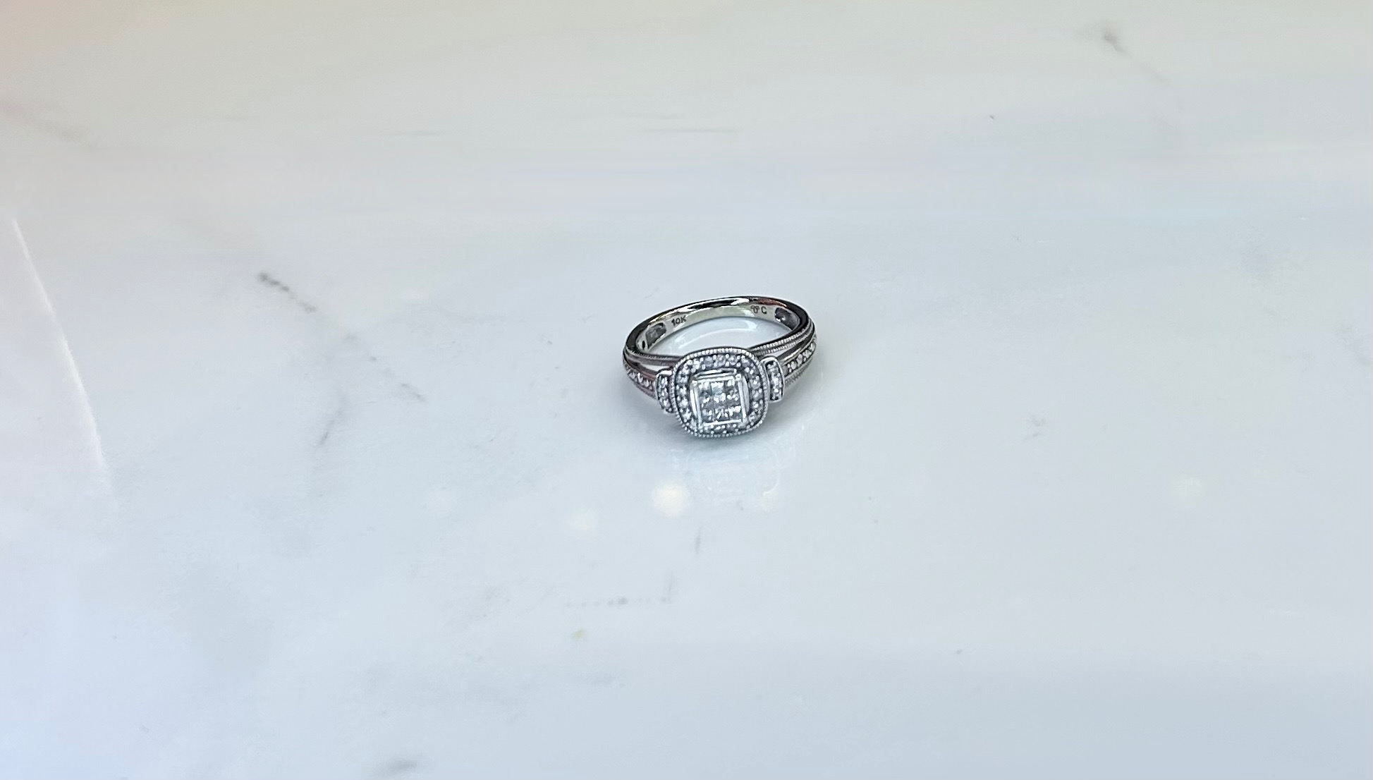 10K White Gold Ring W/ Blue Stone - 3G - Size 5