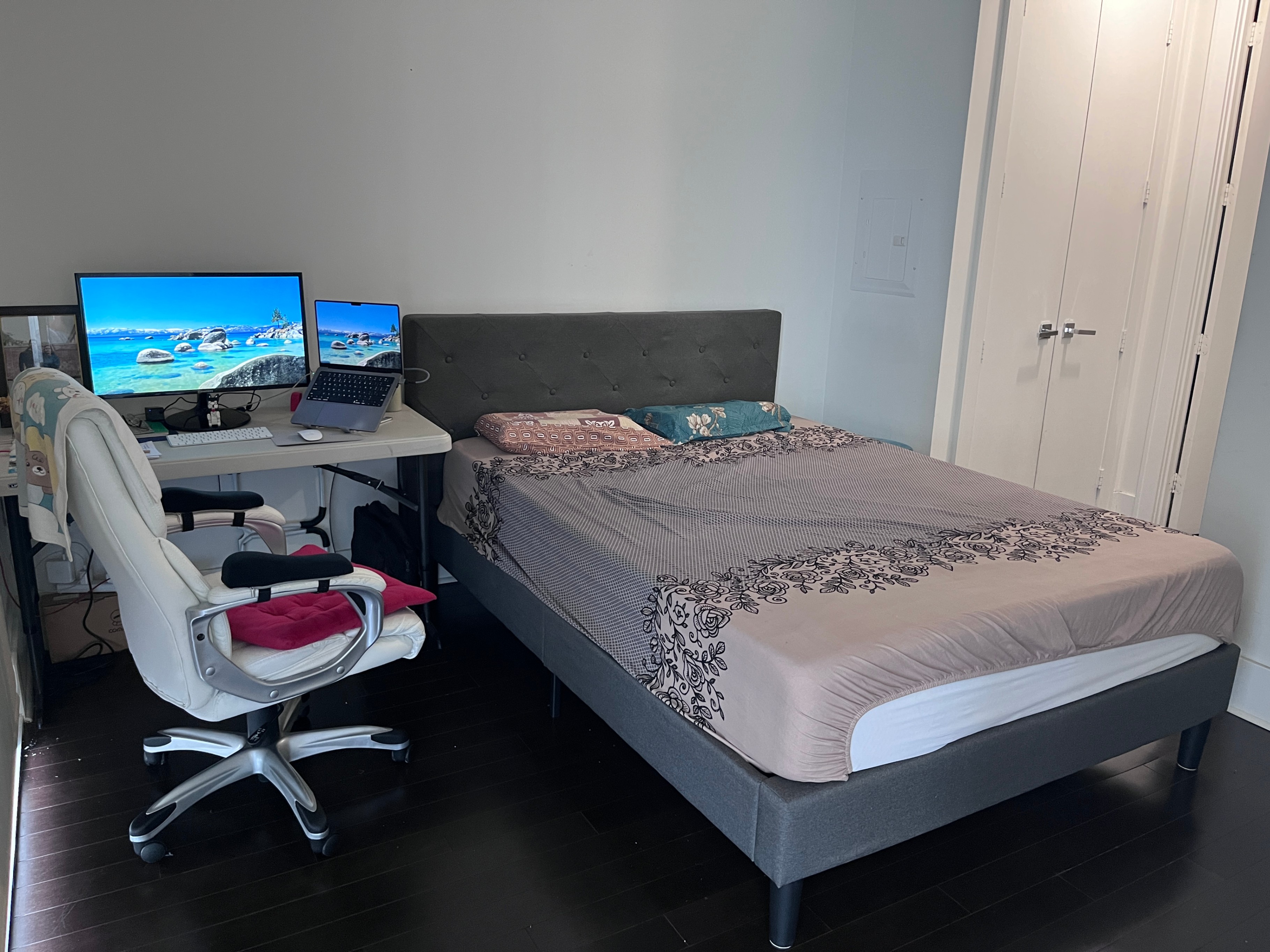 Male Roommate Wanted – Private Room in Downtown Toronto