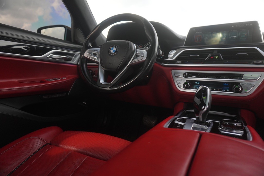 BMW 750i xDrive Sedan - photo 4