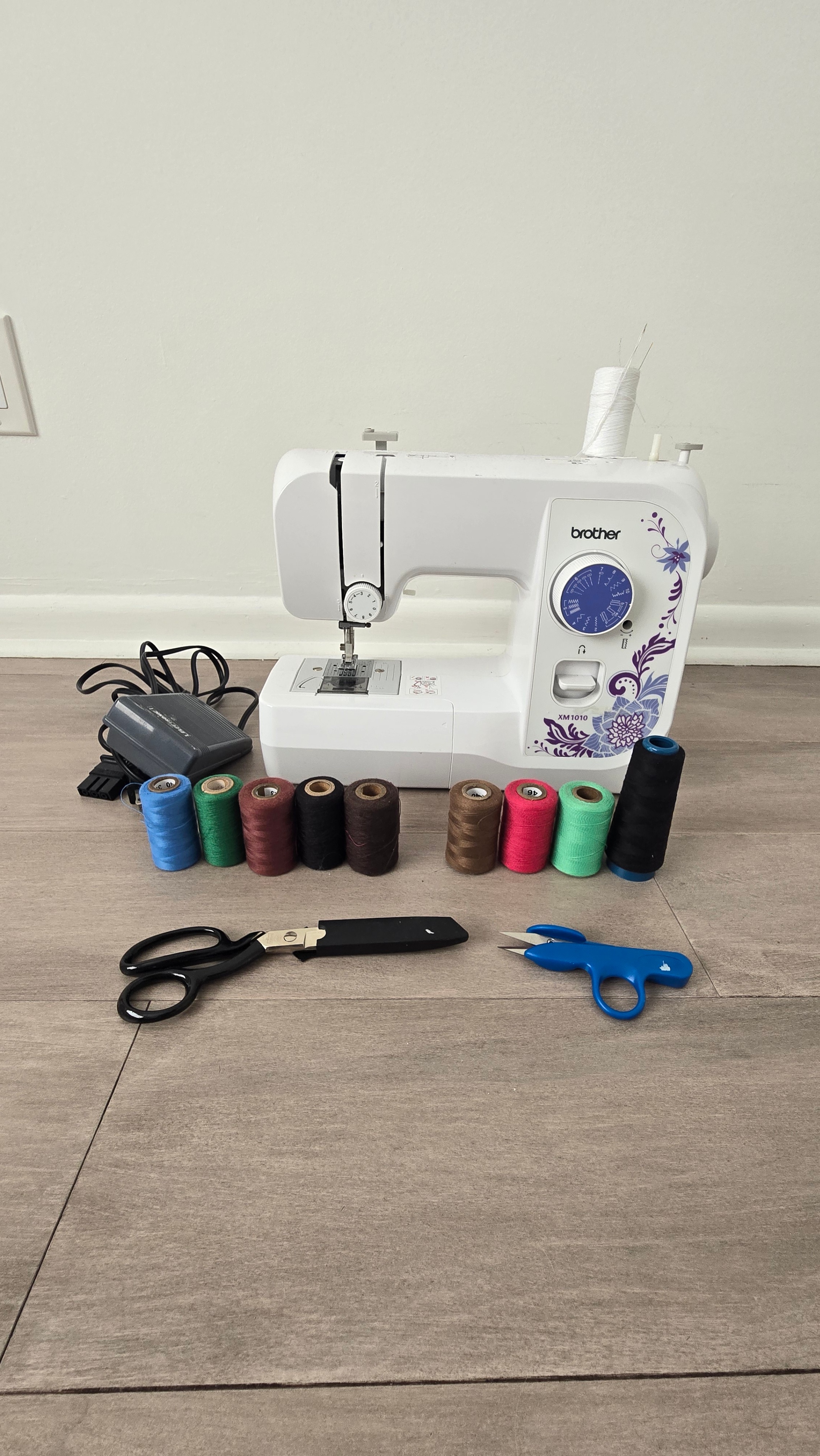 Brother Sewing Machine XM1010 + Accessories