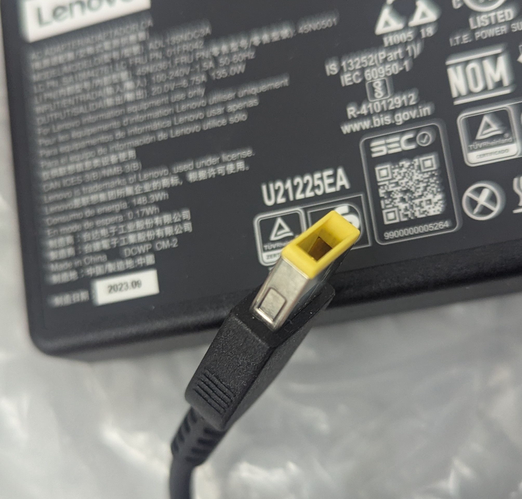 Genuine Lenovo Slim Laptop Charger AC Power Adapter ADL135SCC3A - photo 2