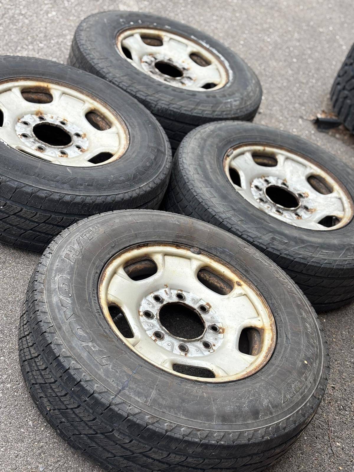 17”Sierra/ Silverado HD(8x180)+  LT245/75/R17 TOYO + TPMS