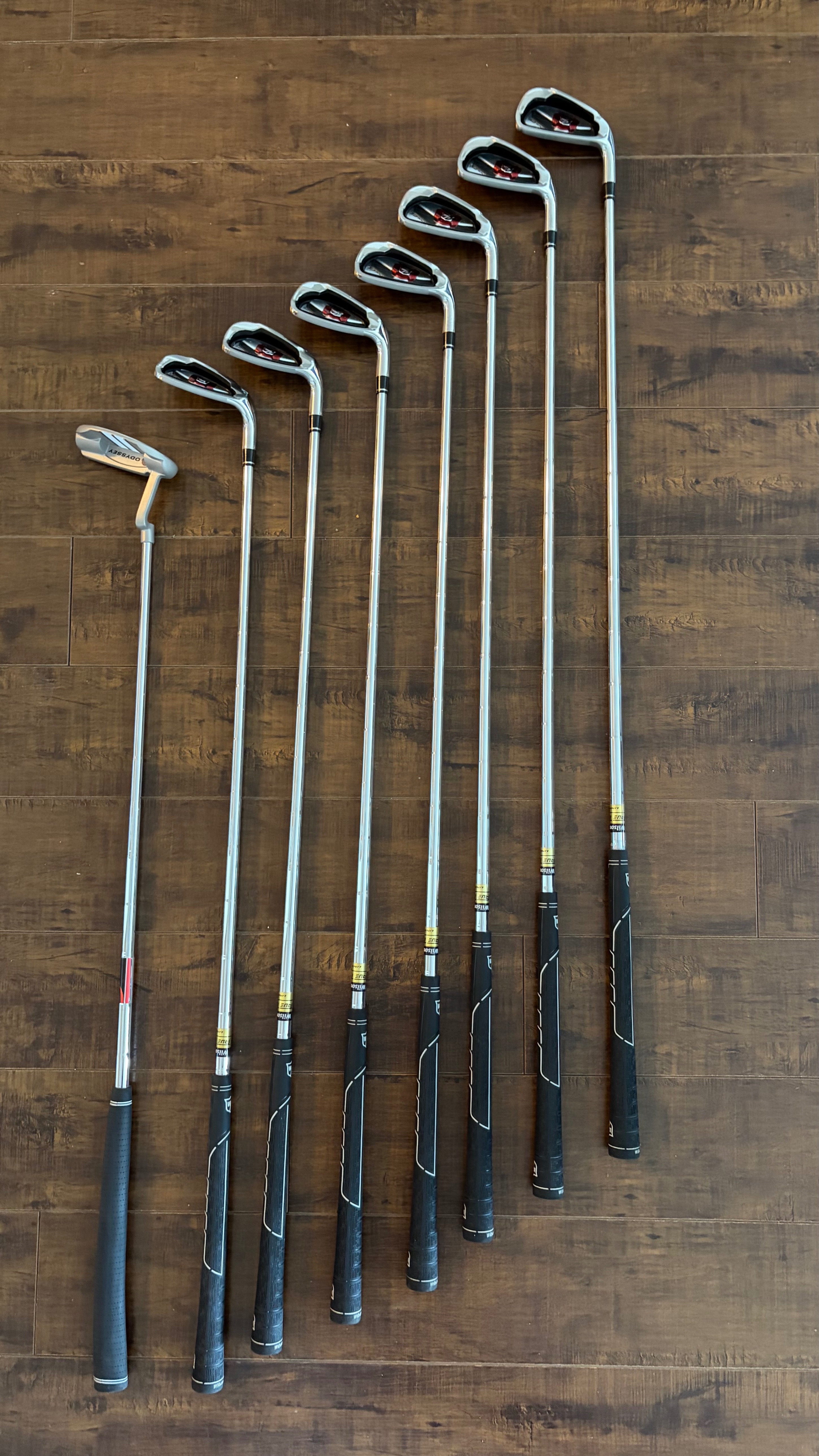 GOLF CLUBS - TaylorMade Bag, Wilson Staff Irons, Odyssey Putter - photo 4
