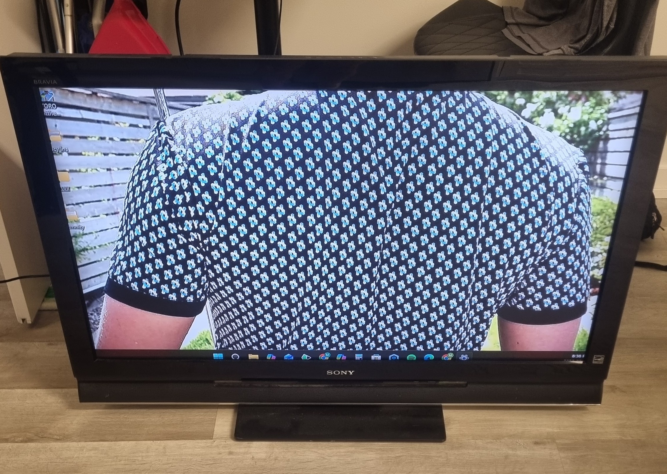 Sony Bravia KDL 46s4100 LCD TV 46'' w Remote and stand