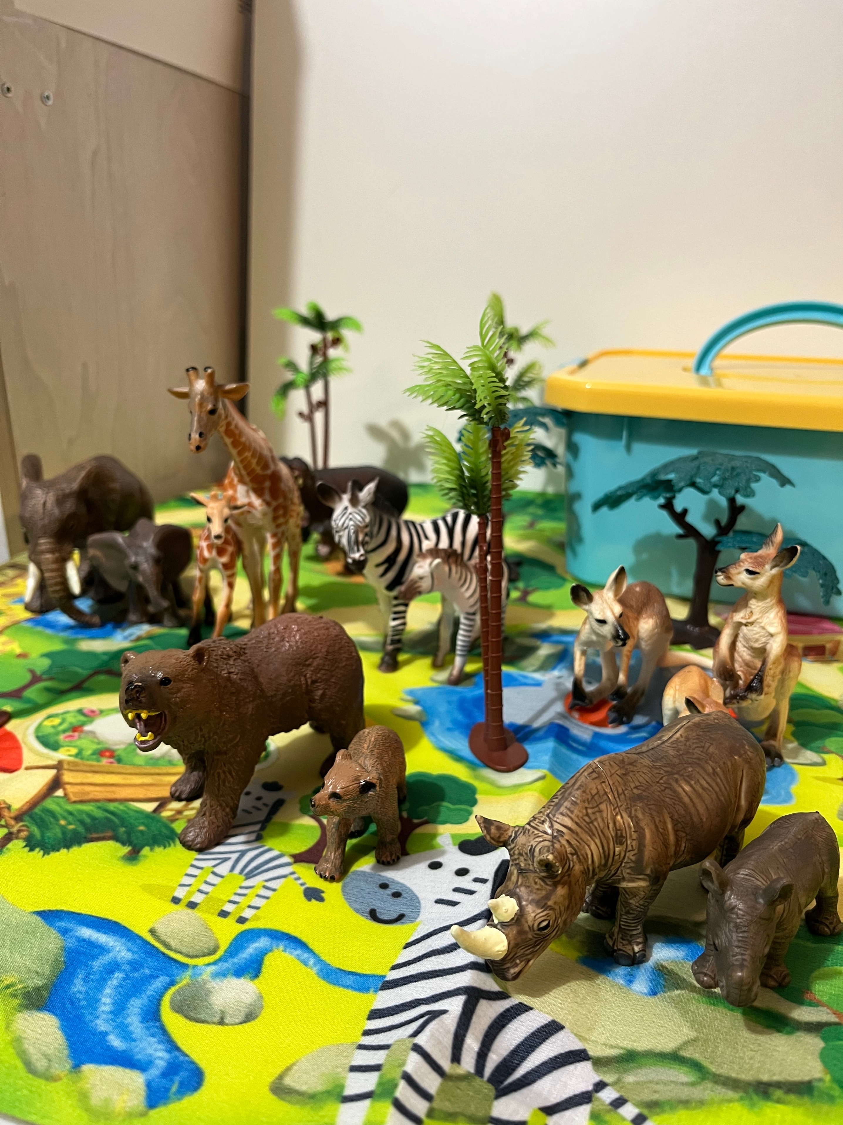 Animal Toy Figures Set Jungle Safari Theme Playmat Boxed Playset