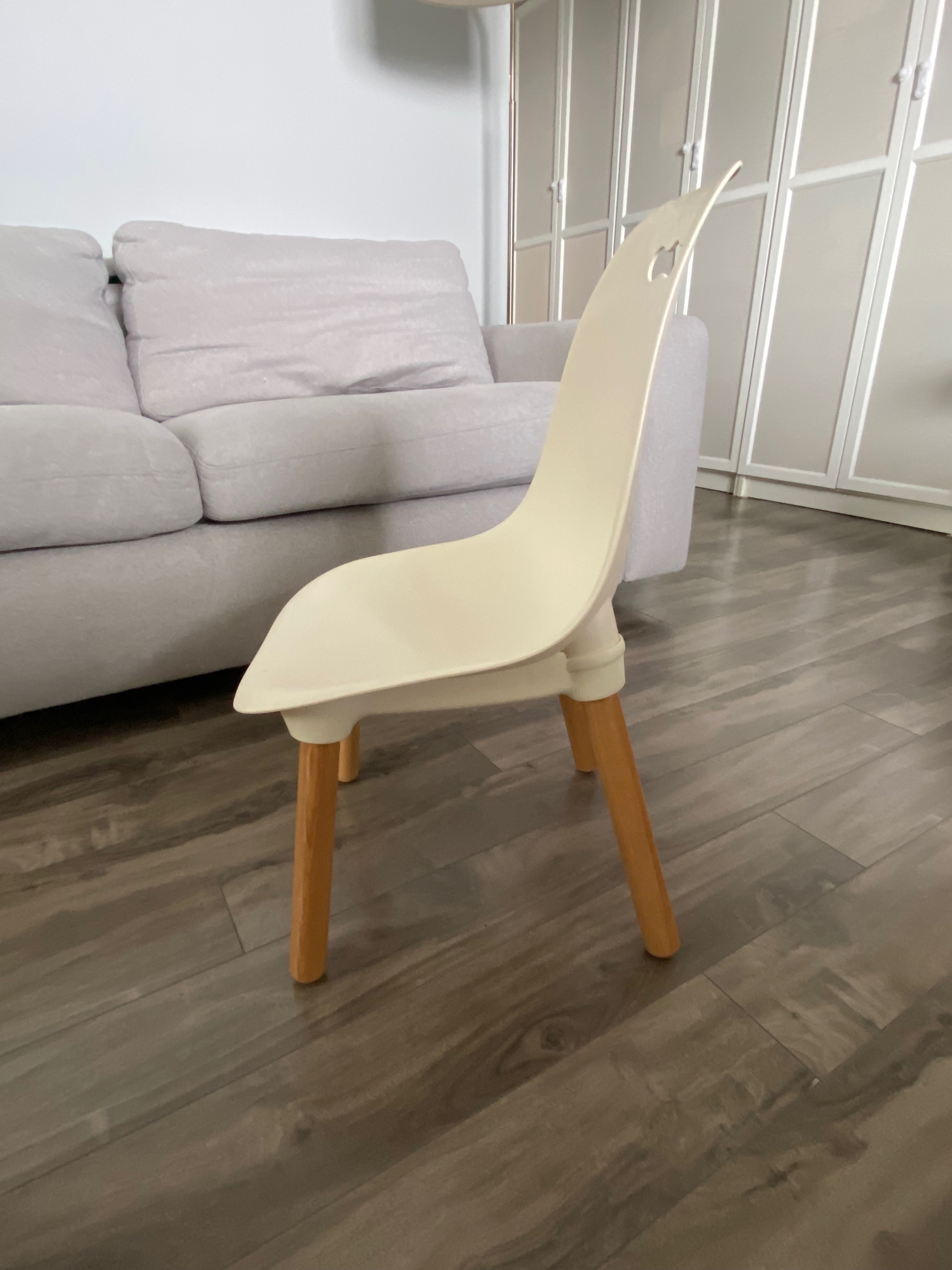 Pair of Kids Chairs – White with Wooden Legs - photo 4