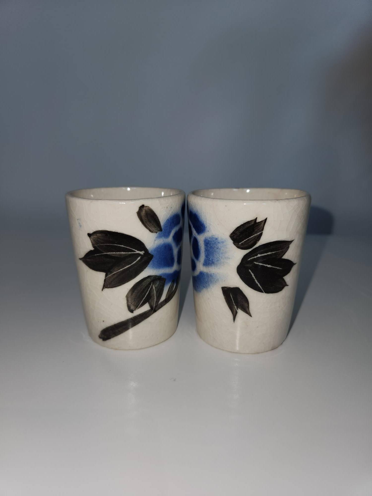 Mid-Century Japanese Yunomi Tea Cups – Blue Florals (Pair) - photo 3