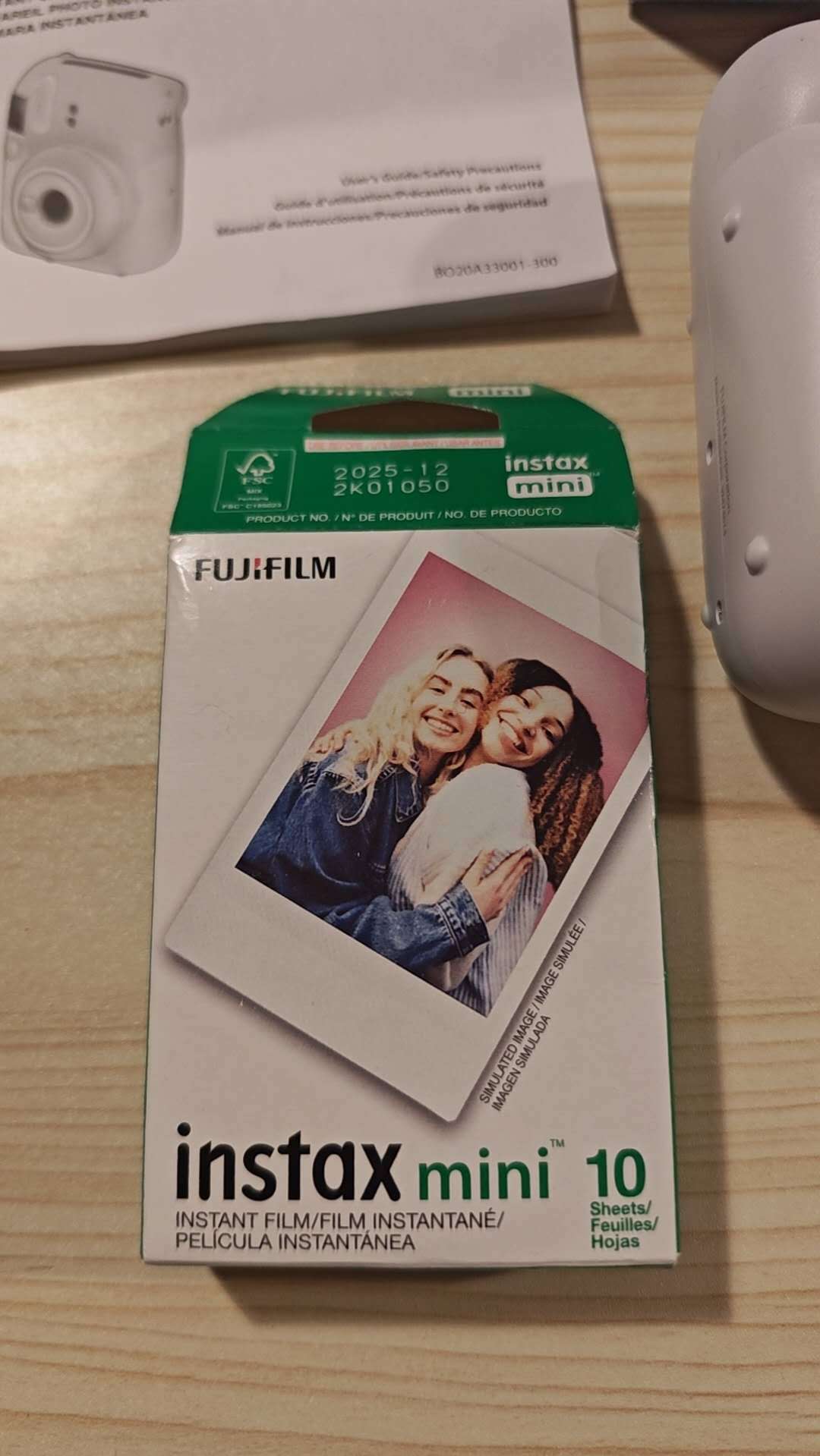 Fujifilm Instax Mini 12 Camera + Film - Like New - photo 2