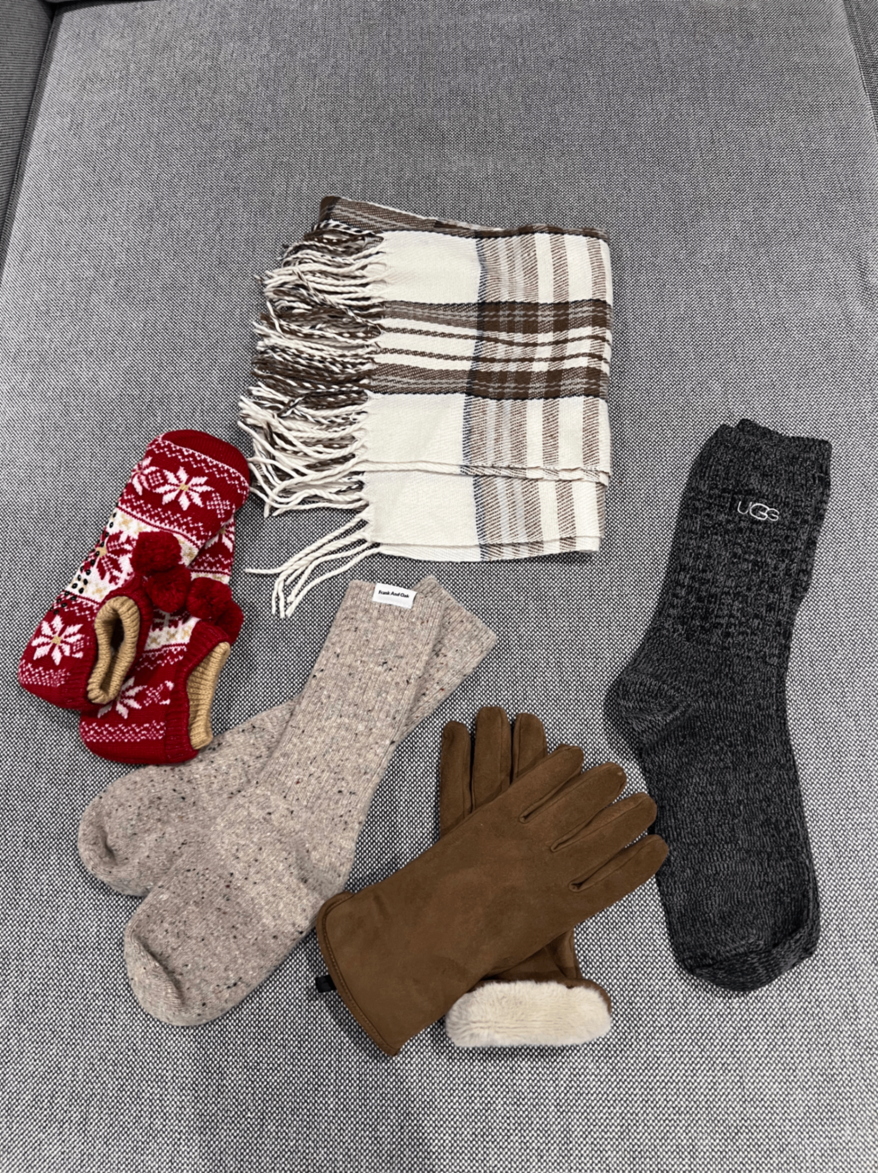 3 women's winter socks + 1 pair of gloves + 1 scarf