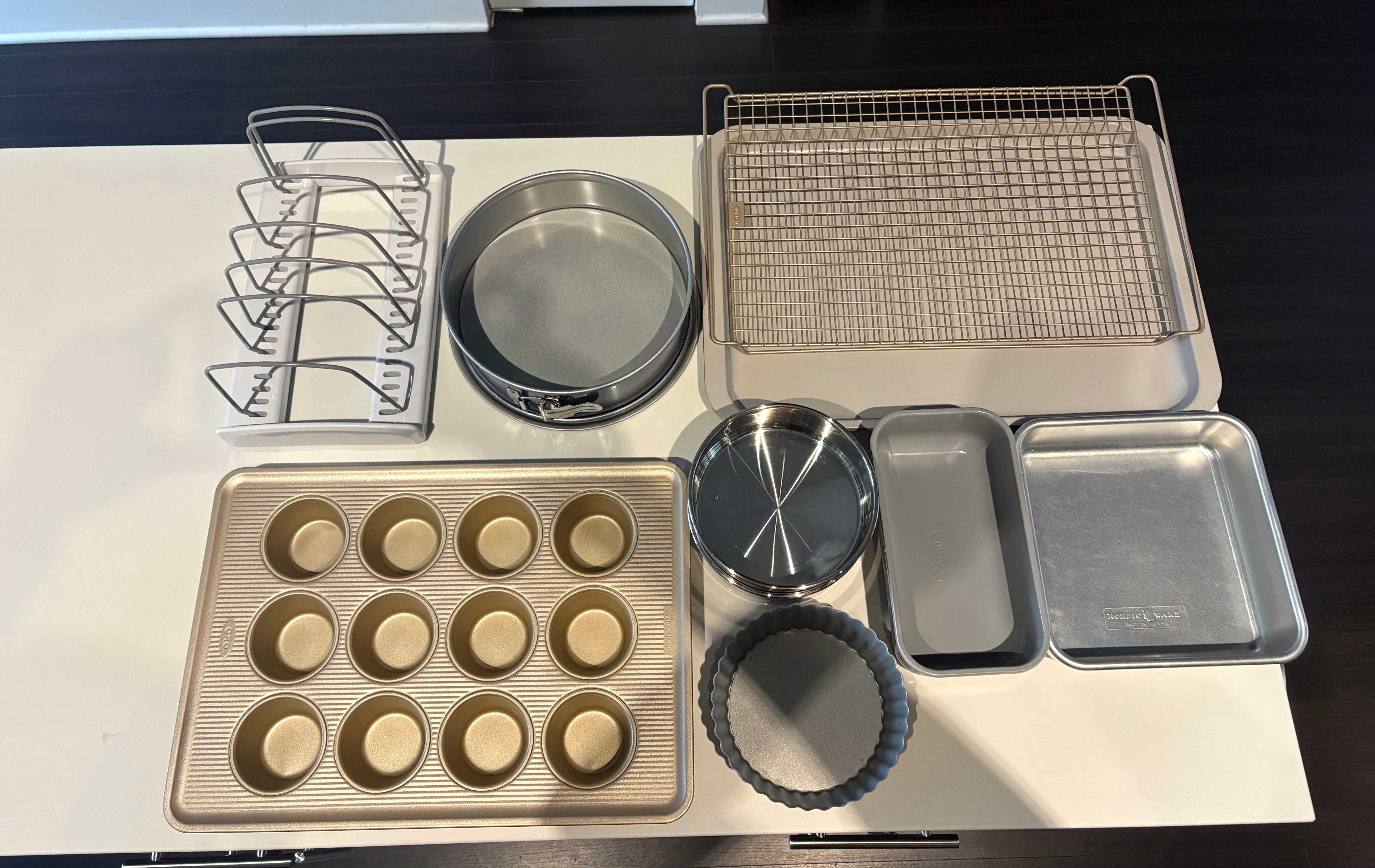 Baking trays and pans with storage rack