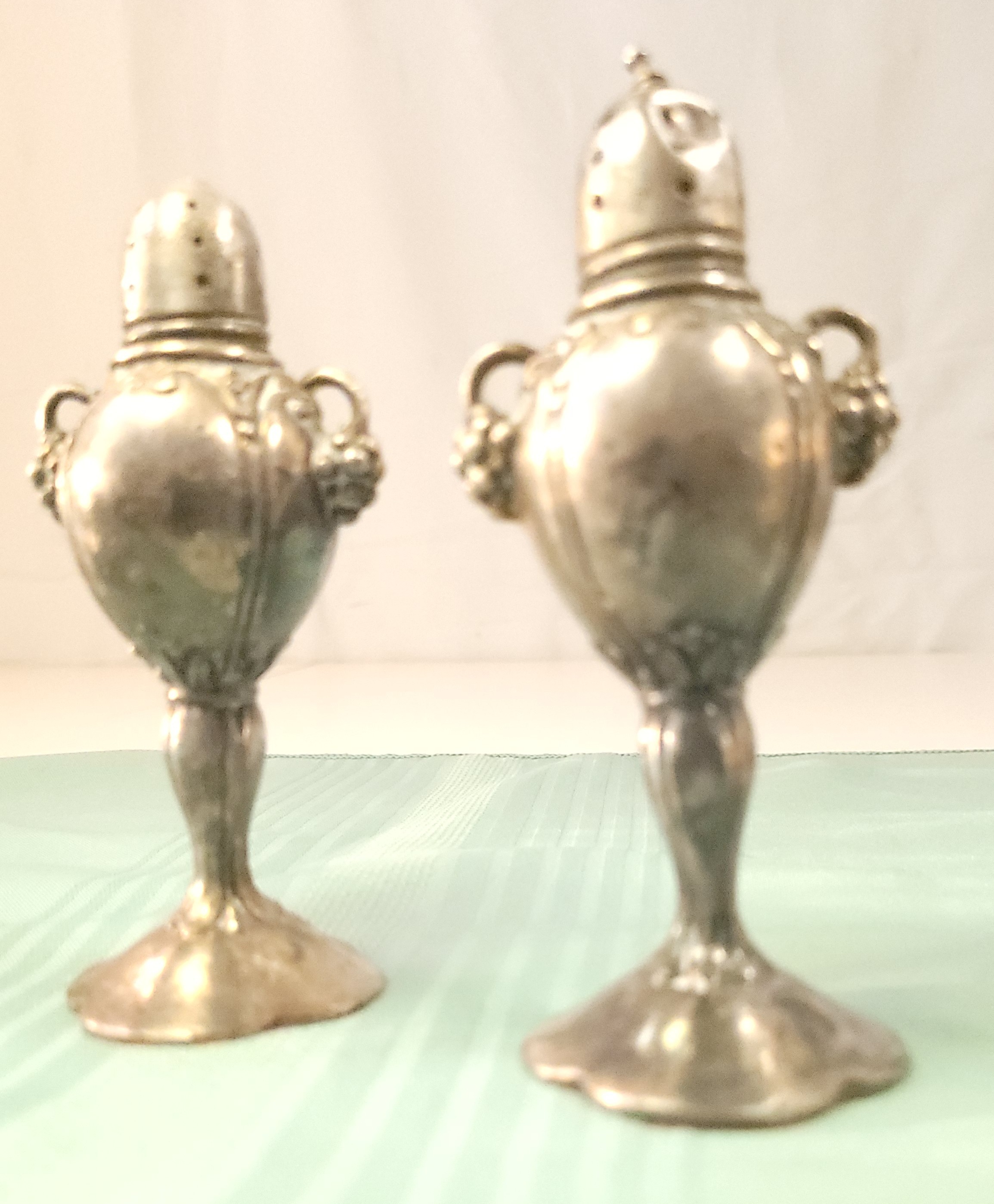 Antique 1920s Benedict Proctor Canada Silver Plate Grape Urn - photo 2