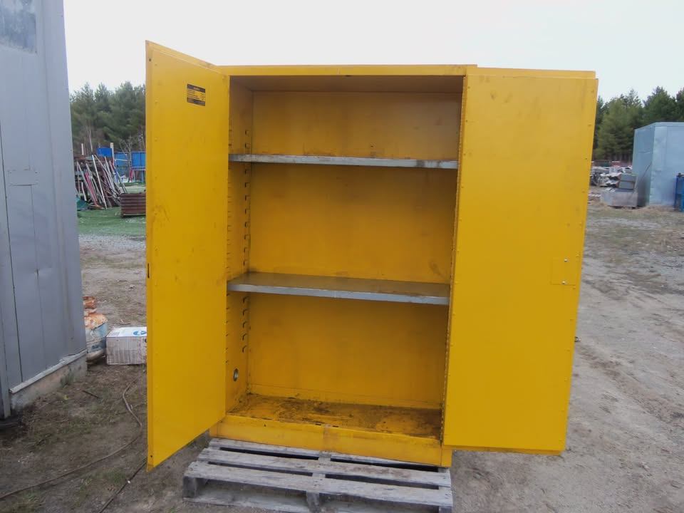 Global Industrial 45 Gallon Flammable Cabinet