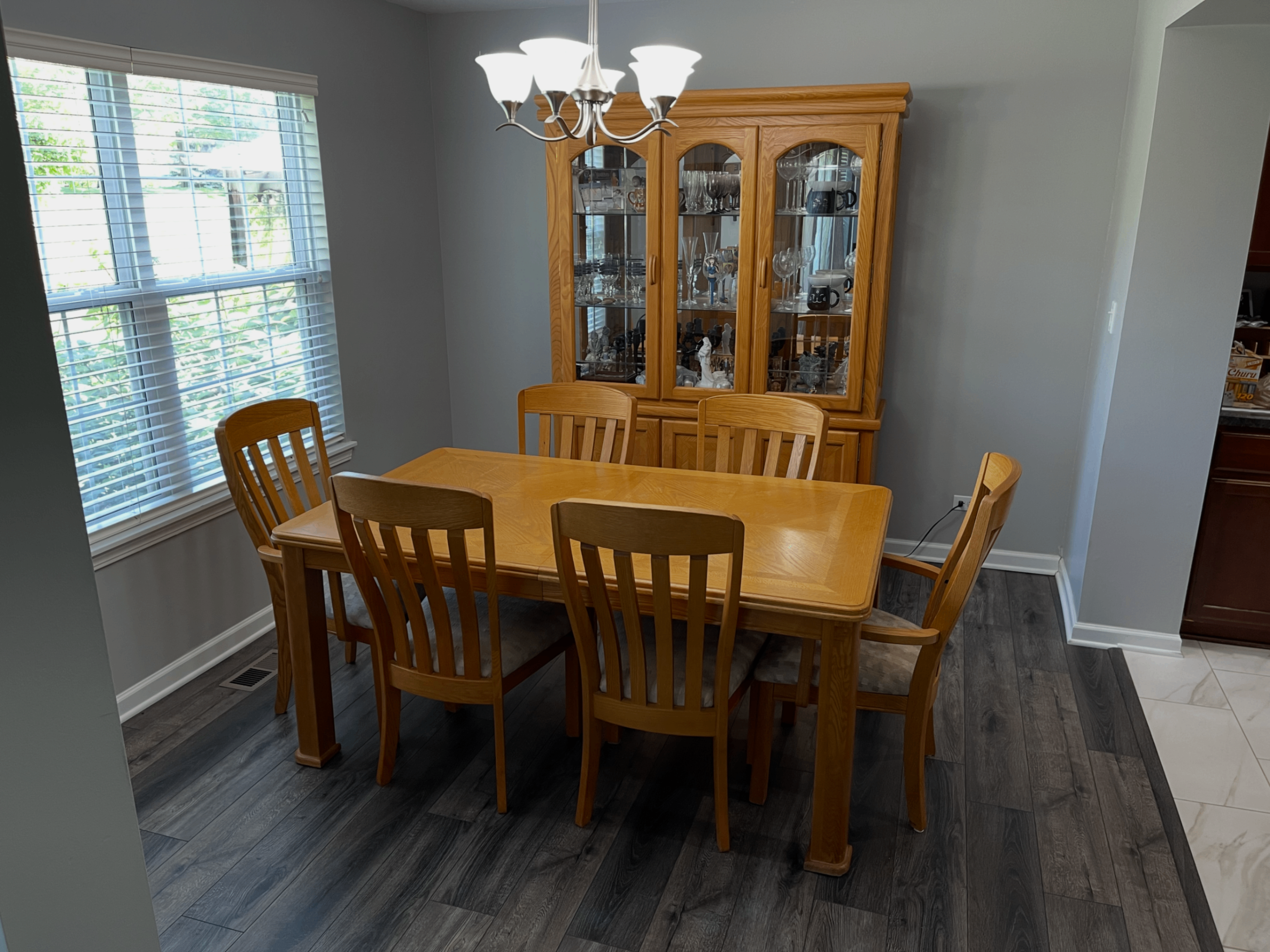 Dining Room Table & Matching Hutch