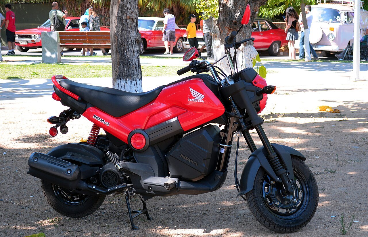 🏍️ 2022 Red Honda Navi – Low KM, Easy City Bike - photo 2