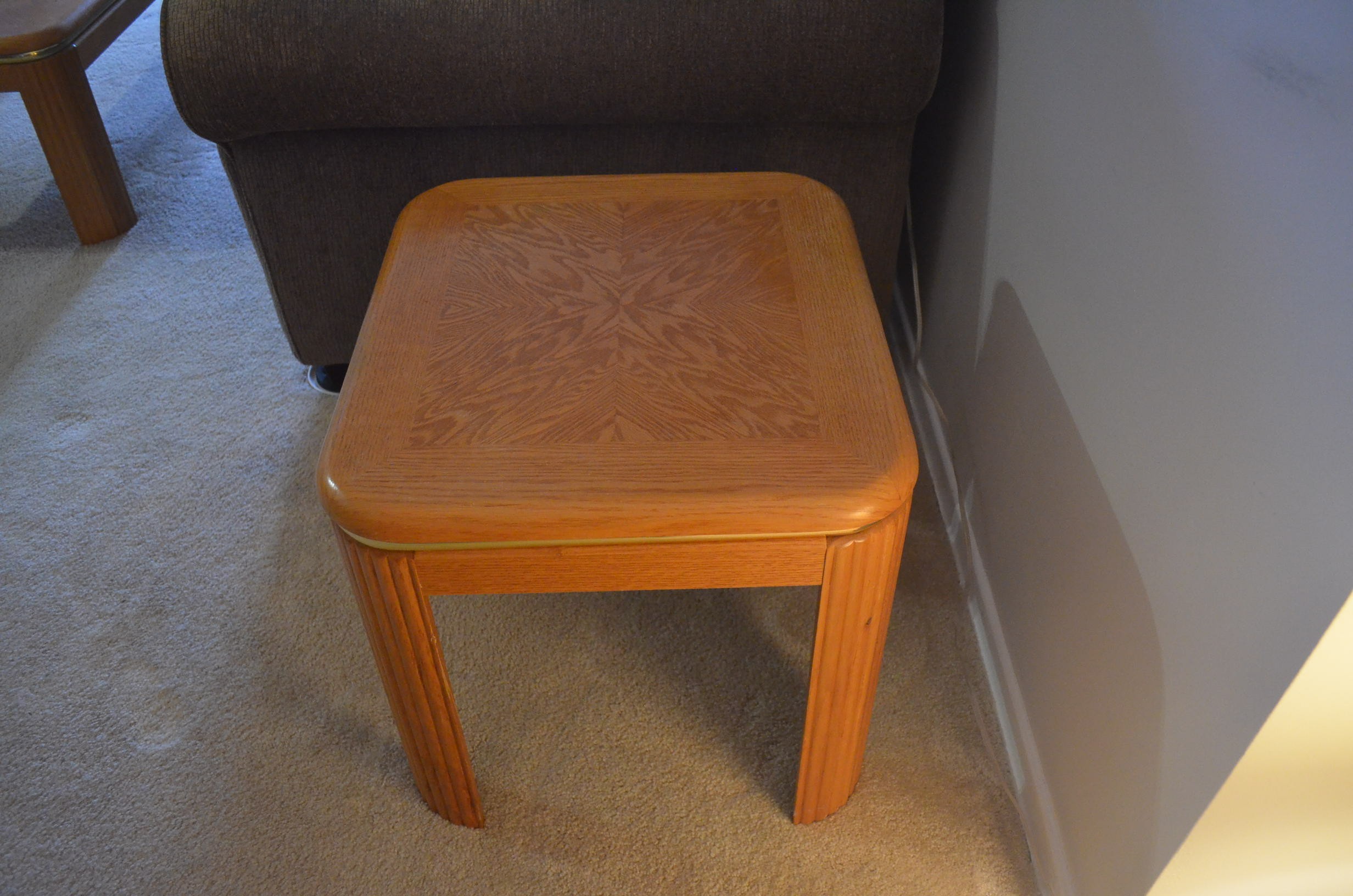 Coffee table with matching end tables. - photo 2