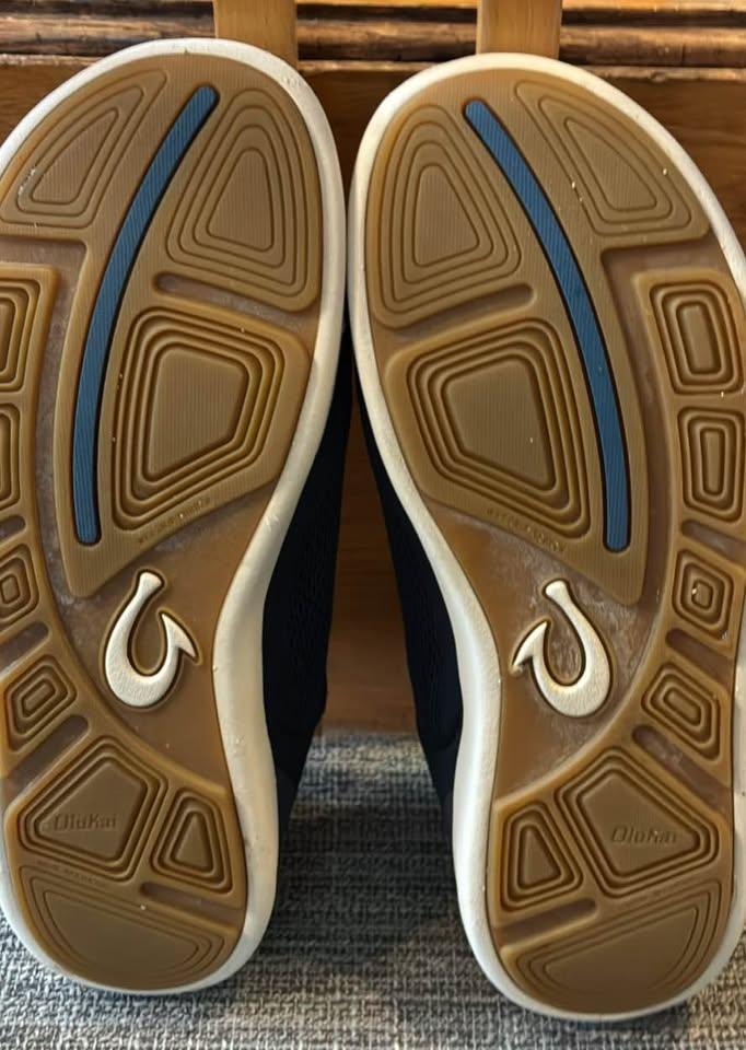 Like New OluKai Moku Pai Navy Slip on Sneakers size men’s 8.5 - photo 2