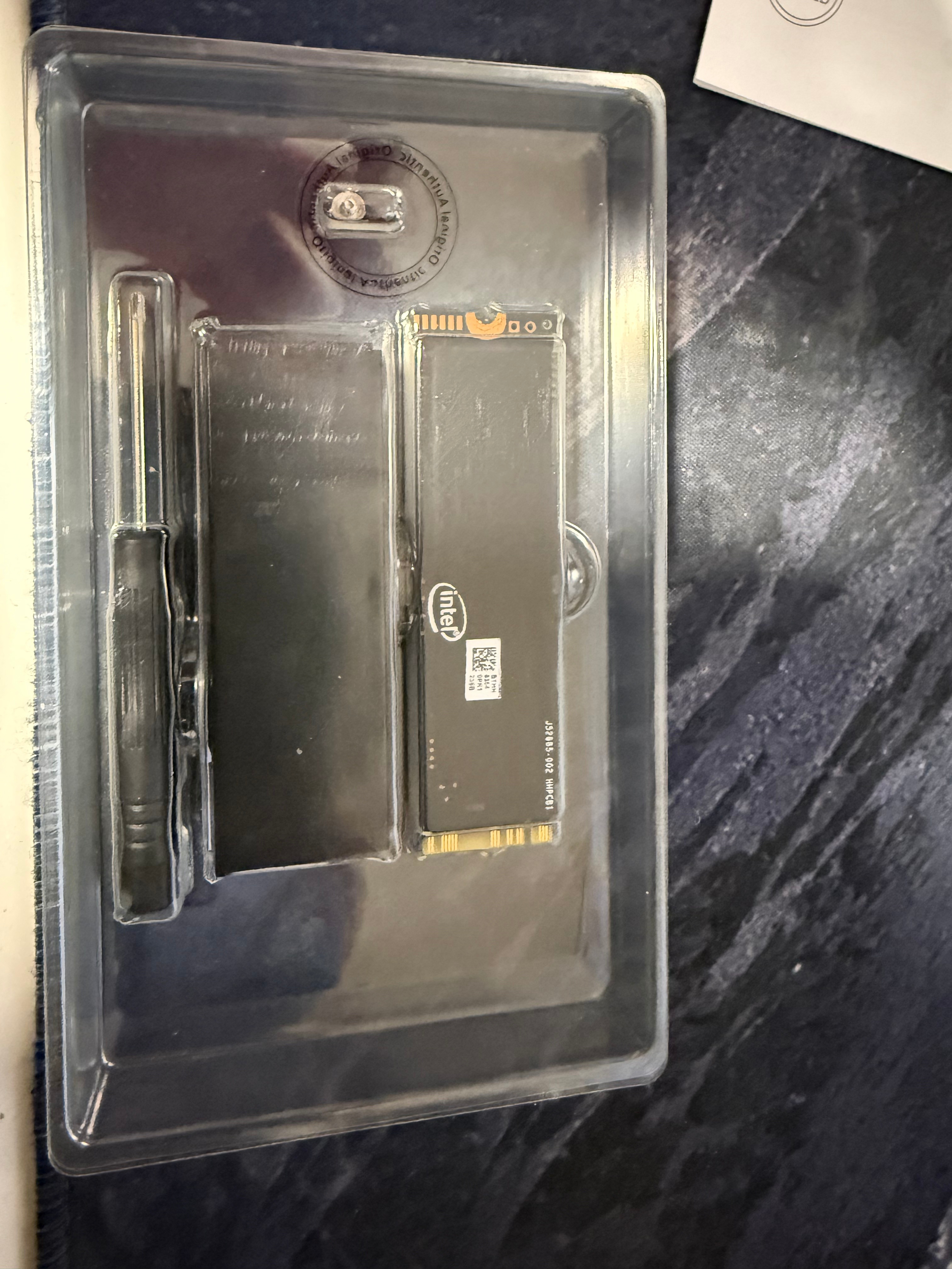 Intel 760p 256GB NVMe M.2 SSD with Heatsink and Tools - photo 2