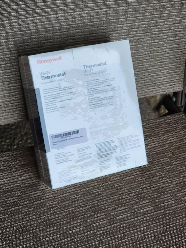 Honeywell RTH6580WF Wi-Fi 7-Day Programmable Thermostat(new) - photo 2
