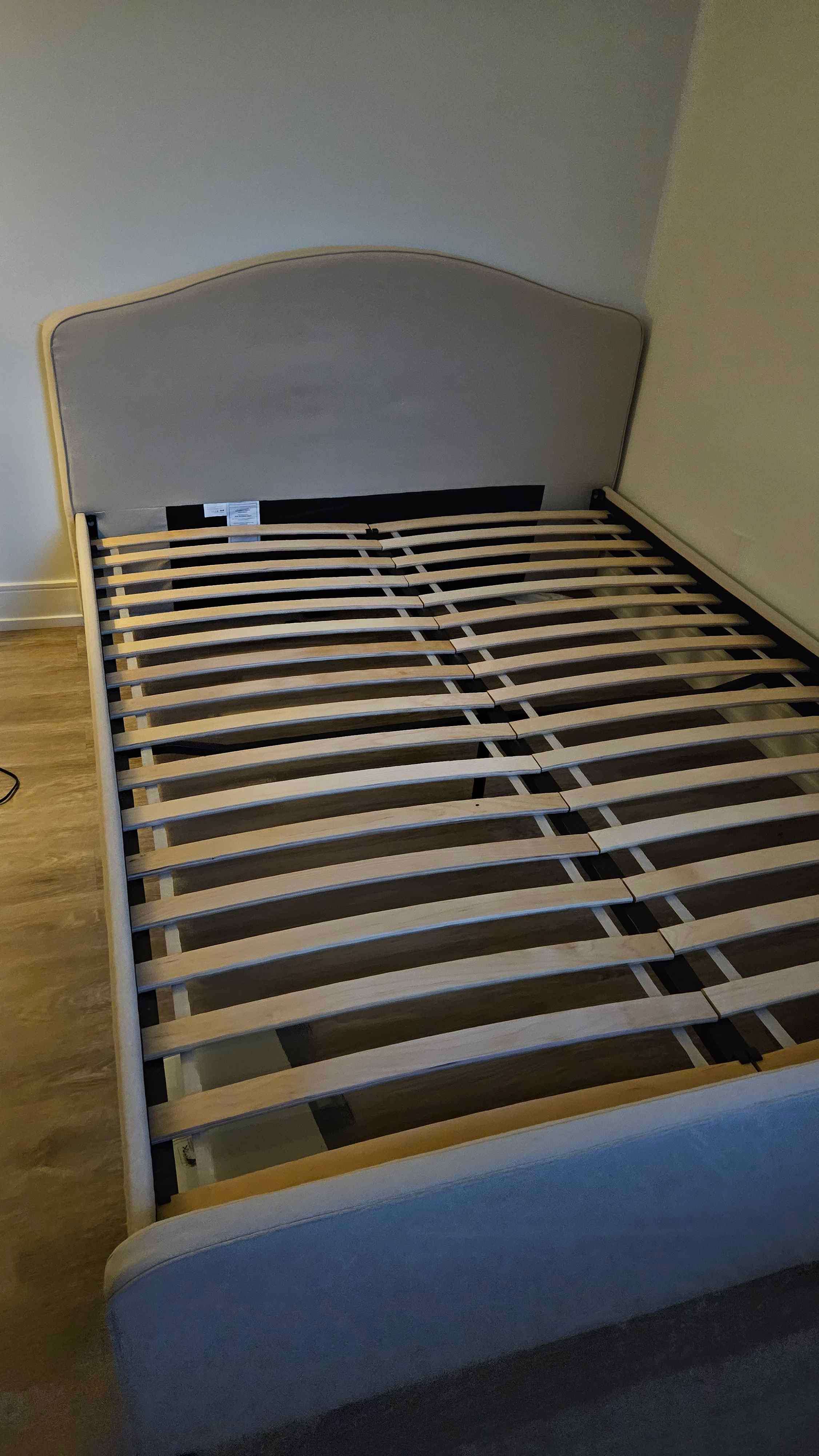 Queen Sized Bedframe - photo 2