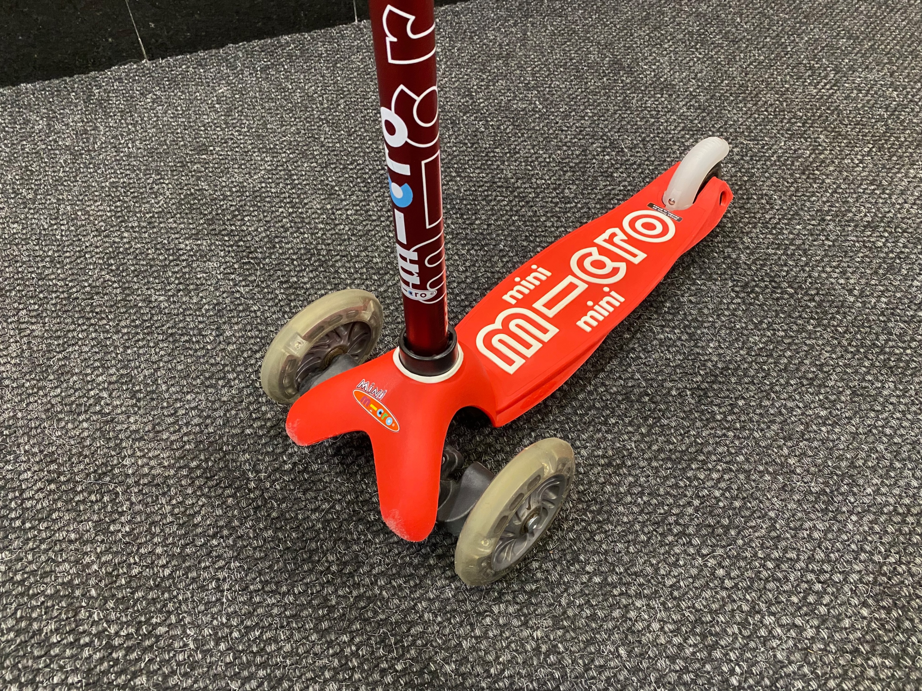 Micro Mini Deluxe LED Scooter – Excellent Condition with Box - photo 3