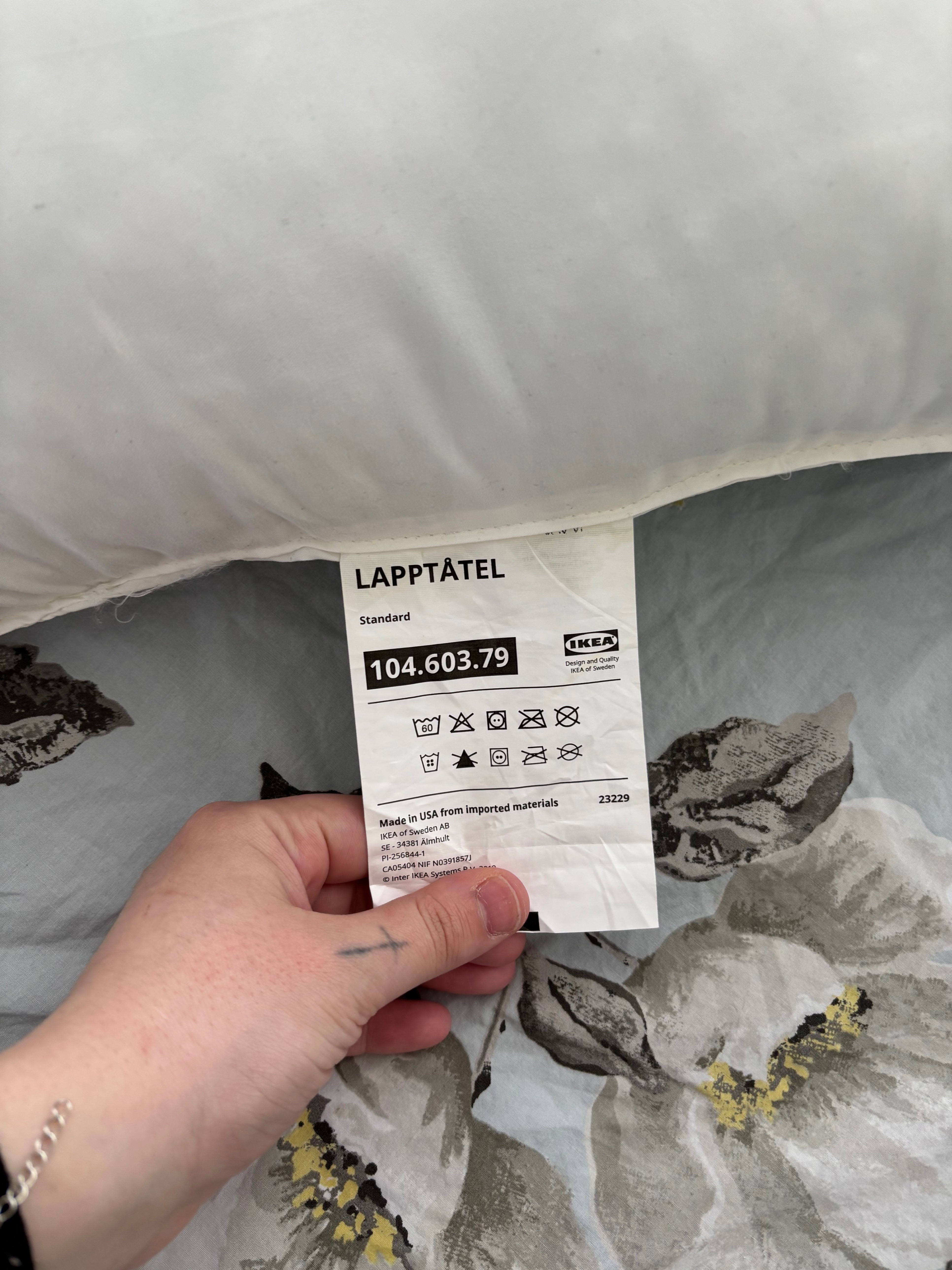 Ikea pillow barely used - photo 3