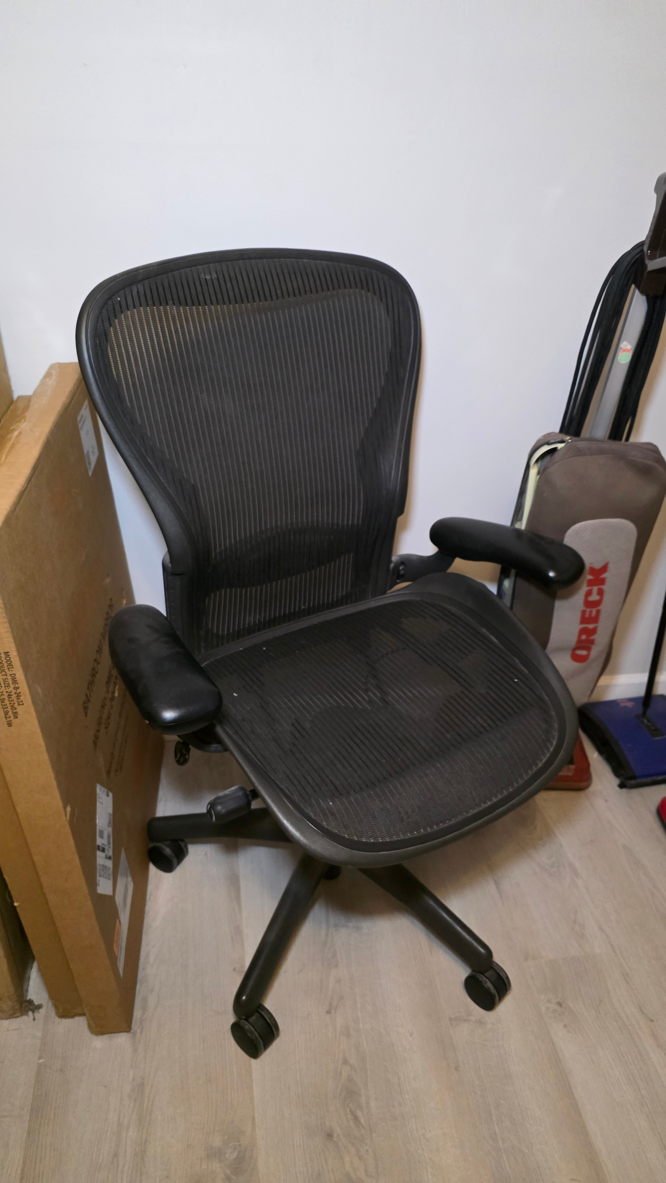 💺 Herman Miller Aeron Chair – Size B 💺